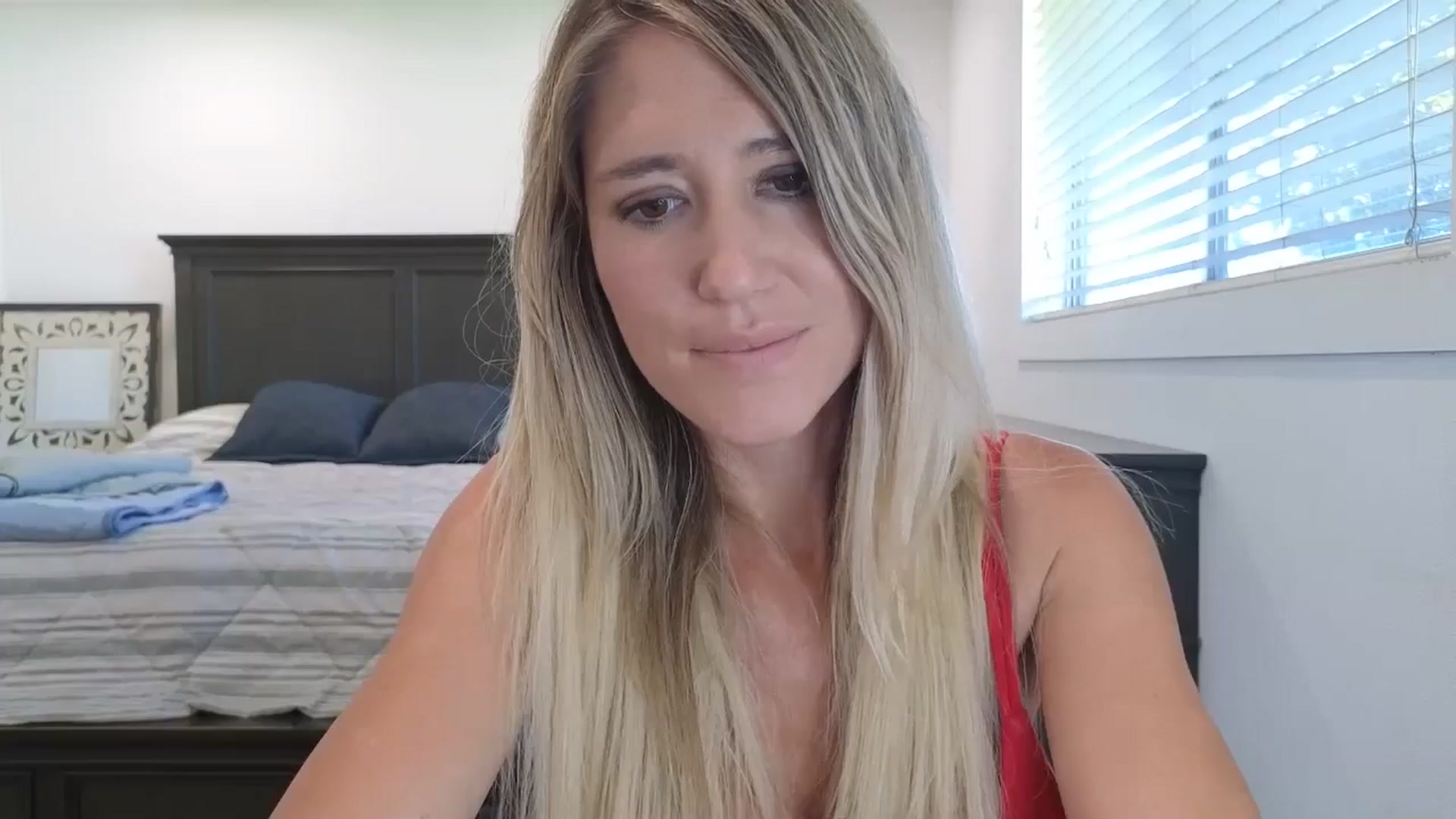 Gallery image thumbnail from blond_milf's myfreecams stream on, 08/17/2025, 23:29 image 9 of 20