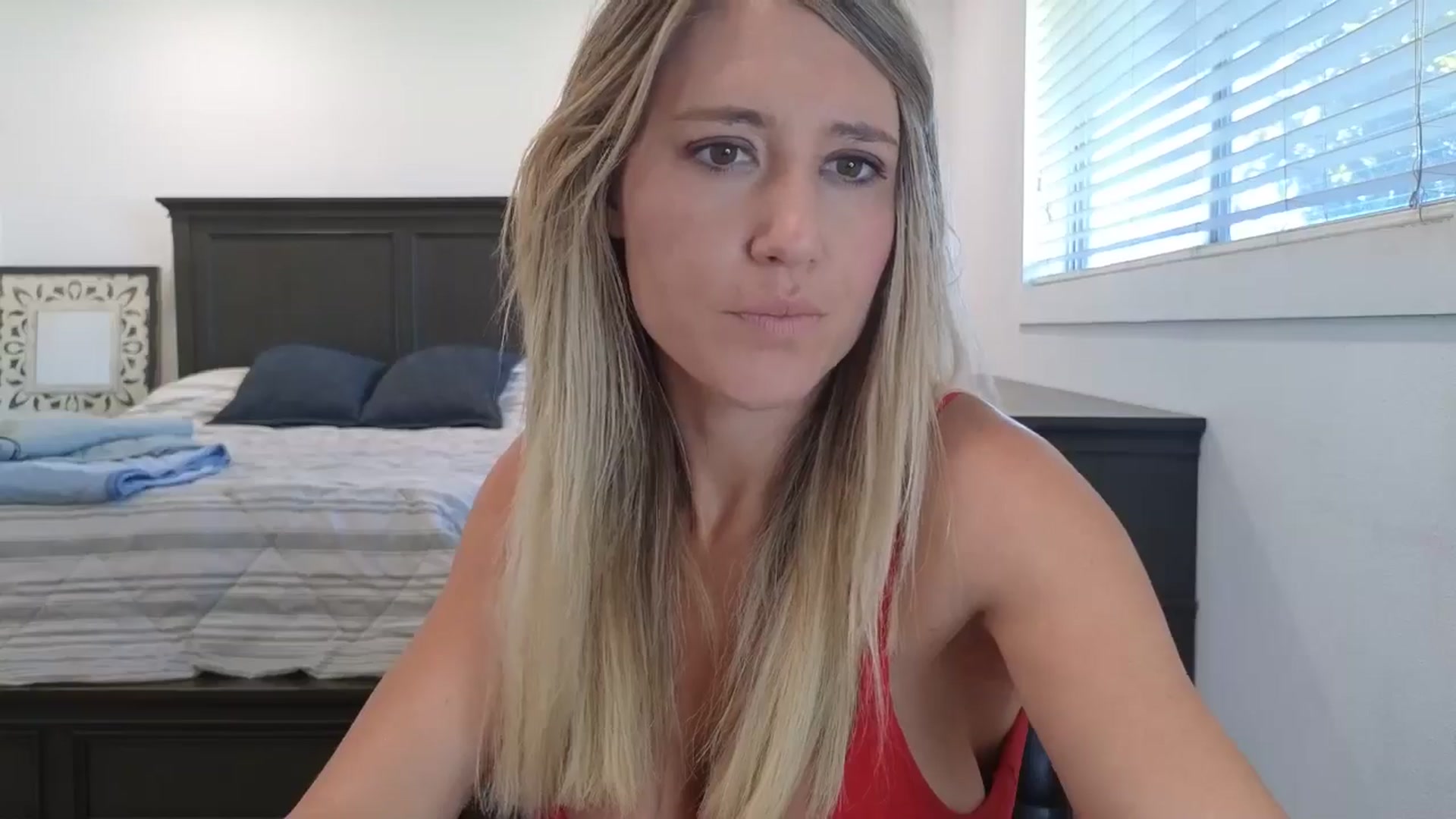 Gallery image thumbnail from blond_milf's myfreecams stream on, 08/17/2025, 23:29 image 13 of 20
