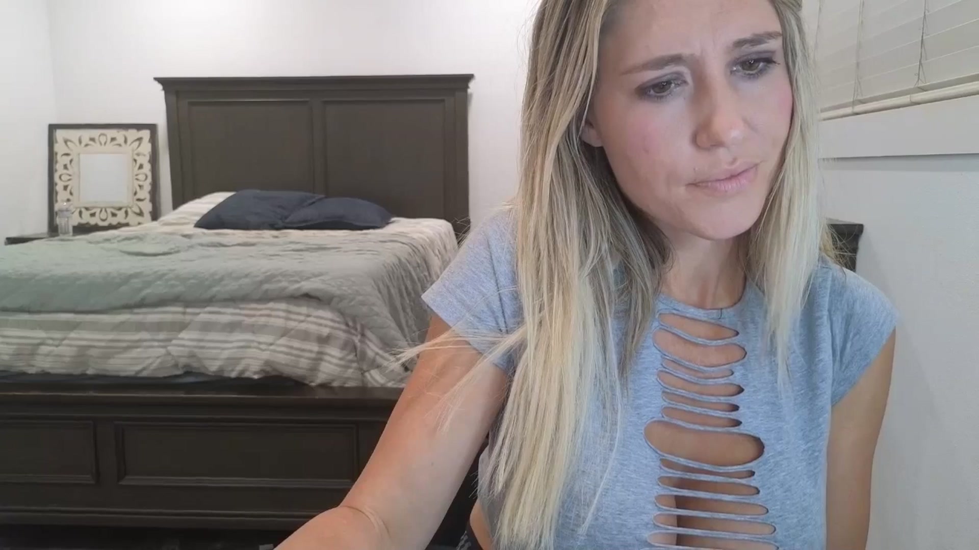 Gallery image thumbnail from blond_milf's myfreecams stream on, 08/19/2025, 06:51 image 17 of 20