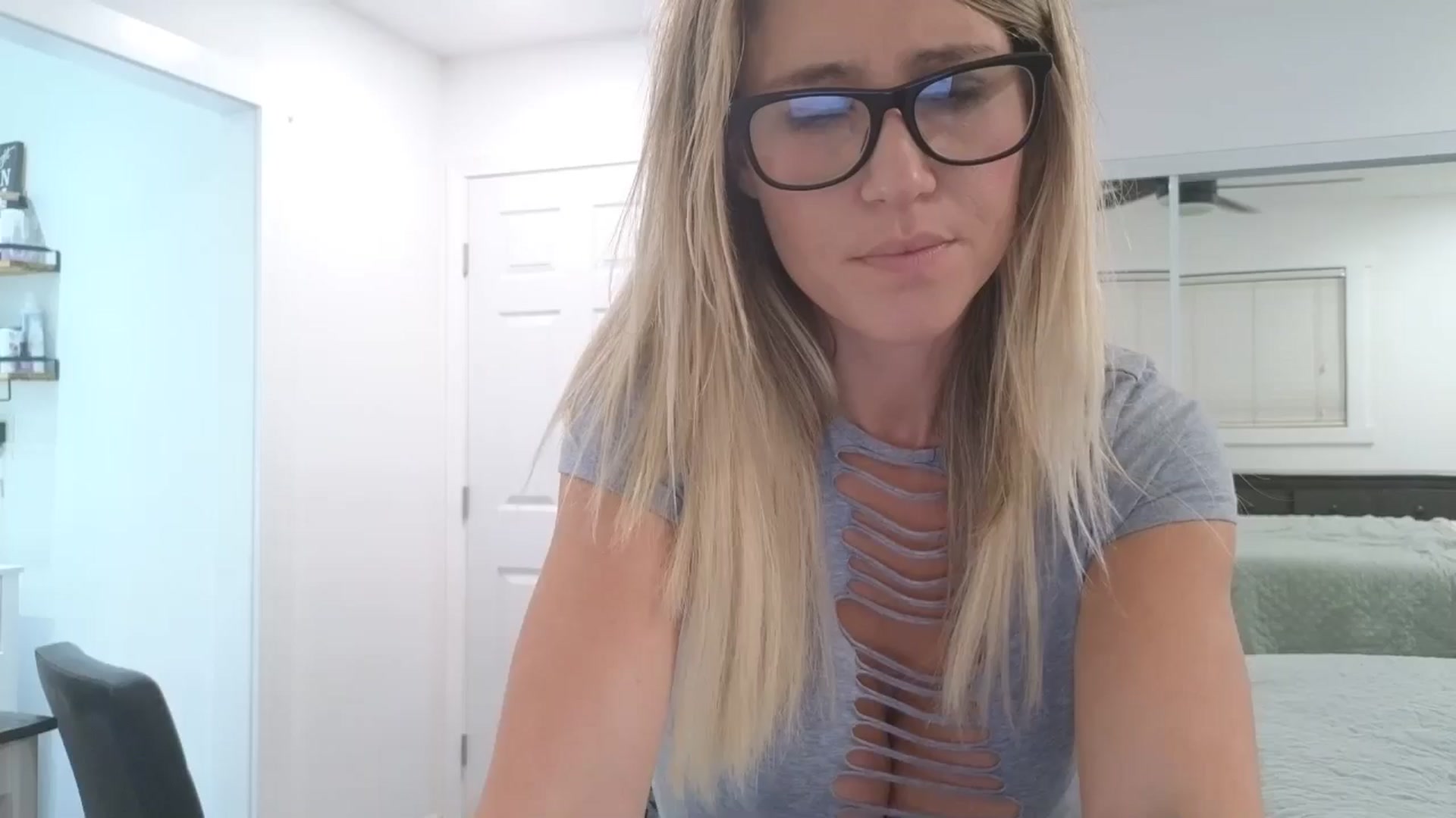 Gallery image thumbnail from blond_milf's myfreecams stream on, 08/19/2025, 06:51 image 19 of 20