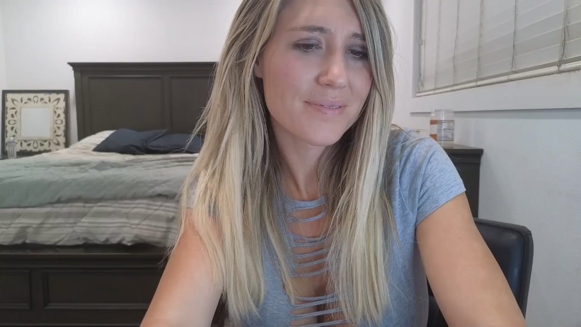 Gallery image thumbnail from blond_milf's myfreecams stream on, 08/19/2025, 06:51 image 4 of 20