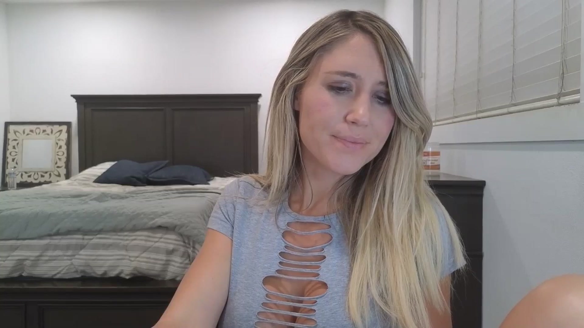 Gallery image thumbnail from blond_milf's myfreecams stream on, 08/19/2025, 06:51 image 7 of 20