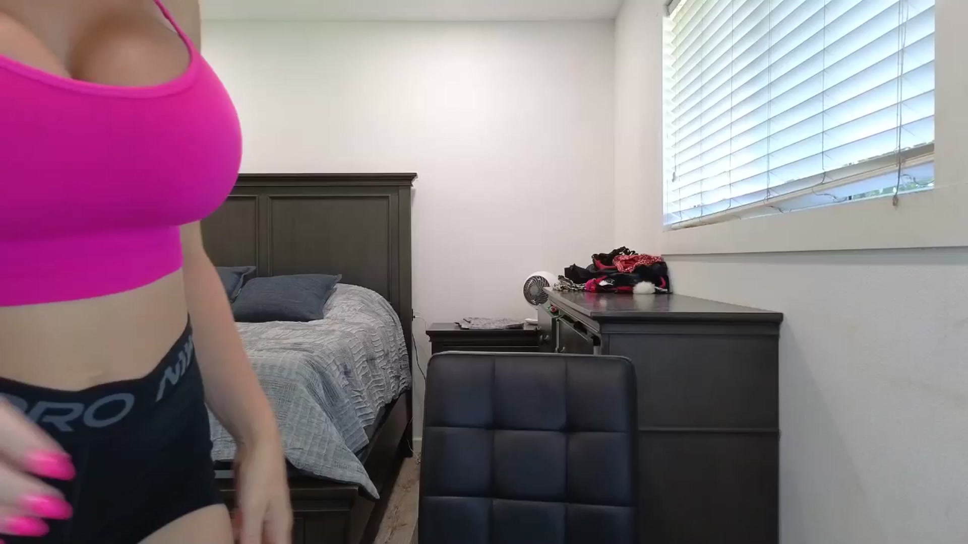 Gallery image thumbnail from blond_milf's myfreecams stream on, 08/22/2025, 23:09 image 2 of 20