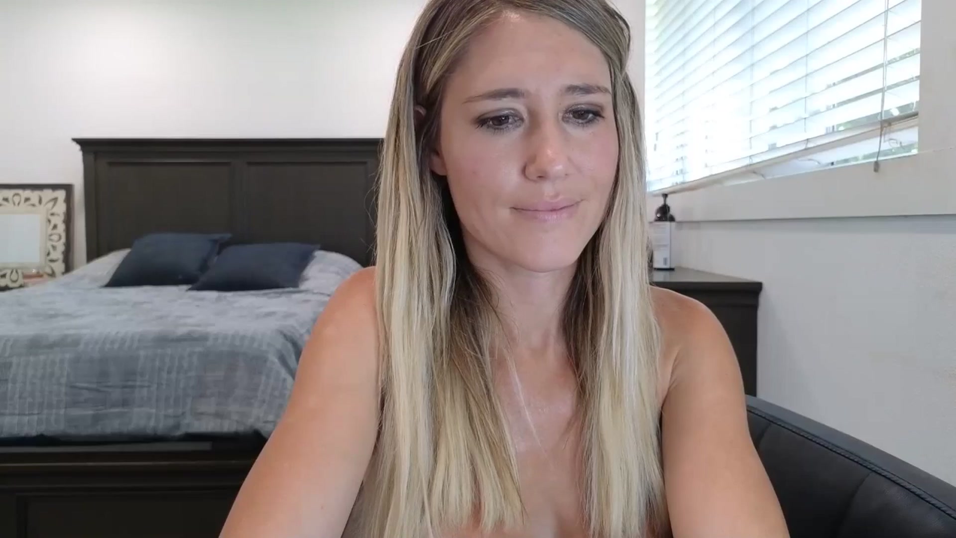 Gallery image thumbnail from blond_milf's myfreecams stream on, 08/22/2025, 23:09 image 17 of 20