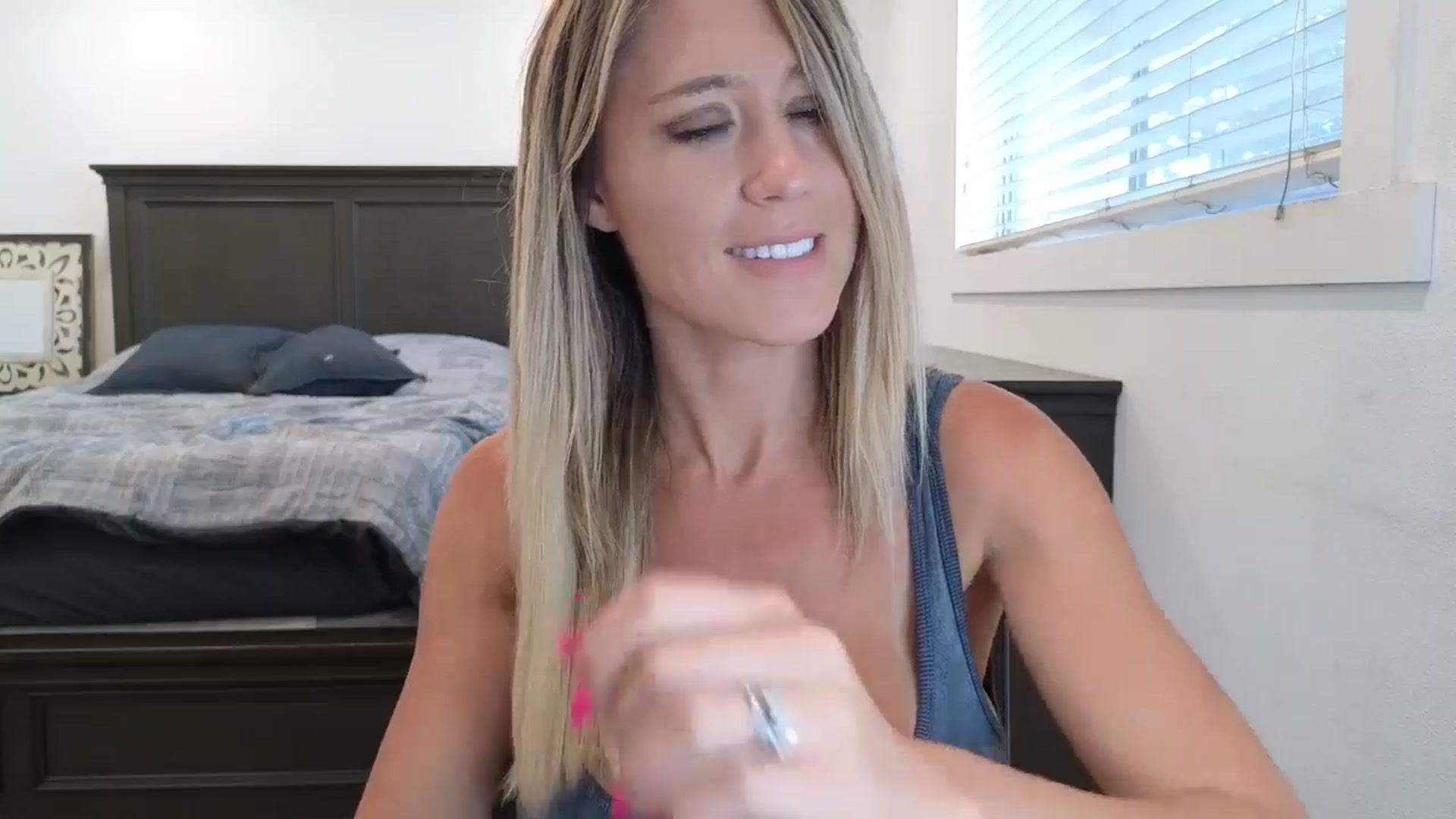 Gallery image thumbnail from blond_milf's myfreecams stream on, 08/25/2025, 22:42 image 12 of 20