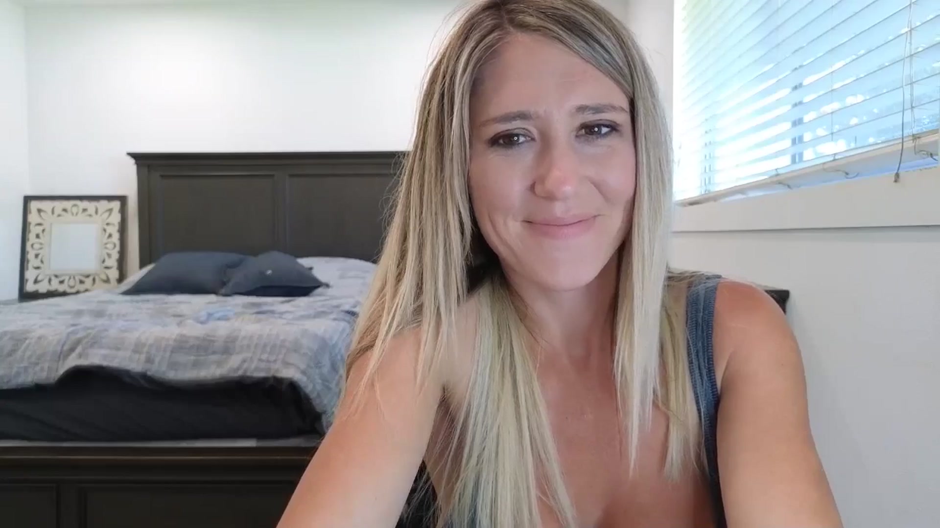 Gallery image thumbnail from blond_milf's myfreecams stream on, 08/25/2025, 22:42 image 15 of 20