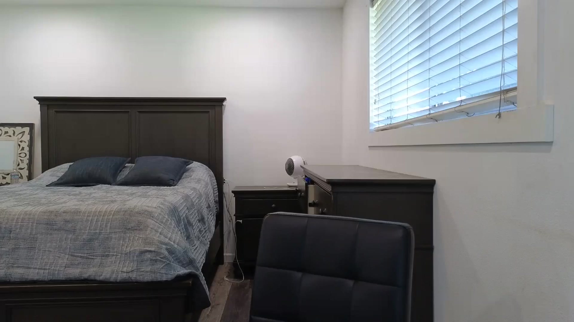 Gallery image thumbnail from blond_milf's myfreecams stream on, 08/26/2025, 23:32 image 2 of 20
