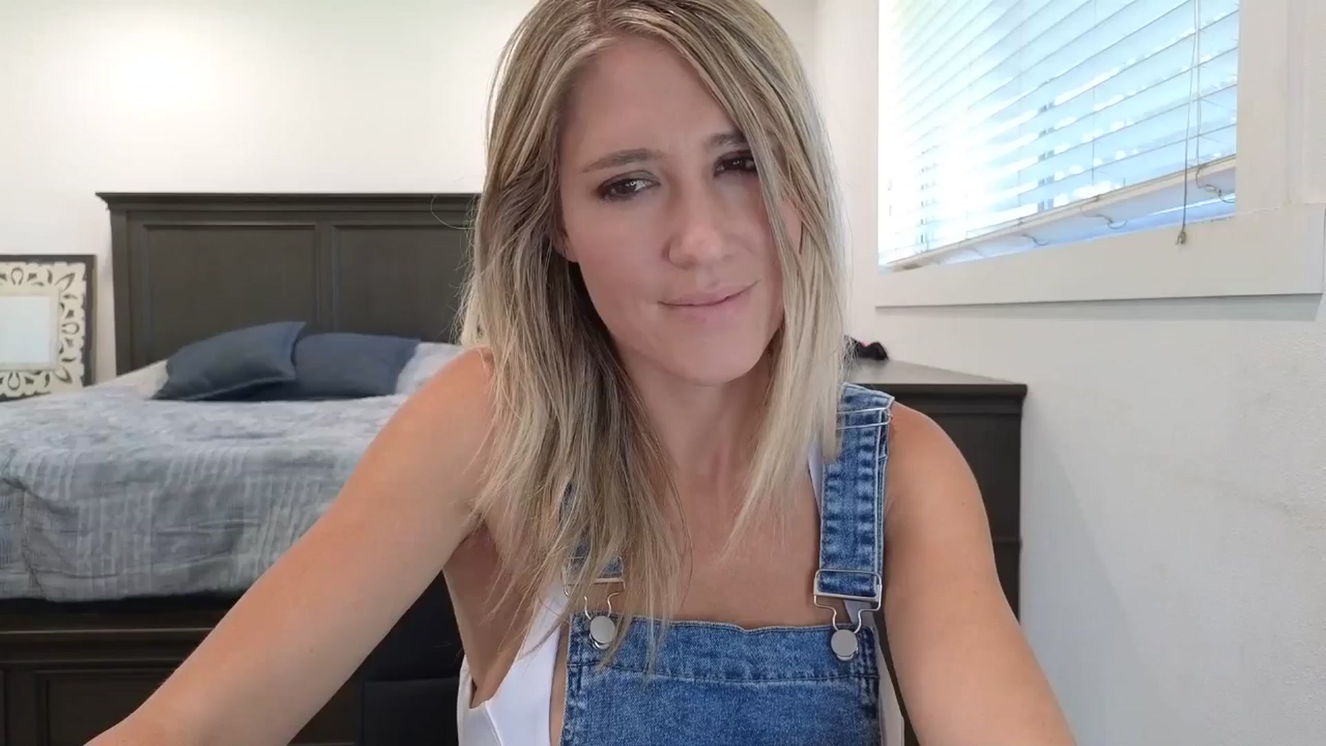 Gallery image thumbnail from blond_milf's myfreecams stream on, 08/29/2025, 21:17 image 11 of 20