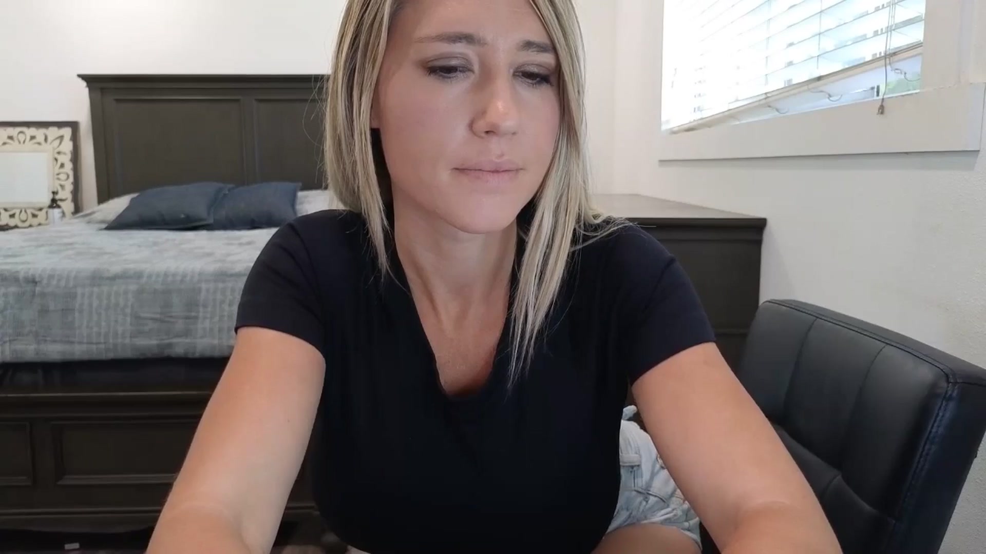 Gallery image thumbnail from blond_milf's myfreecams stream on, 09/02/2025, 20:50 image 17 of 20