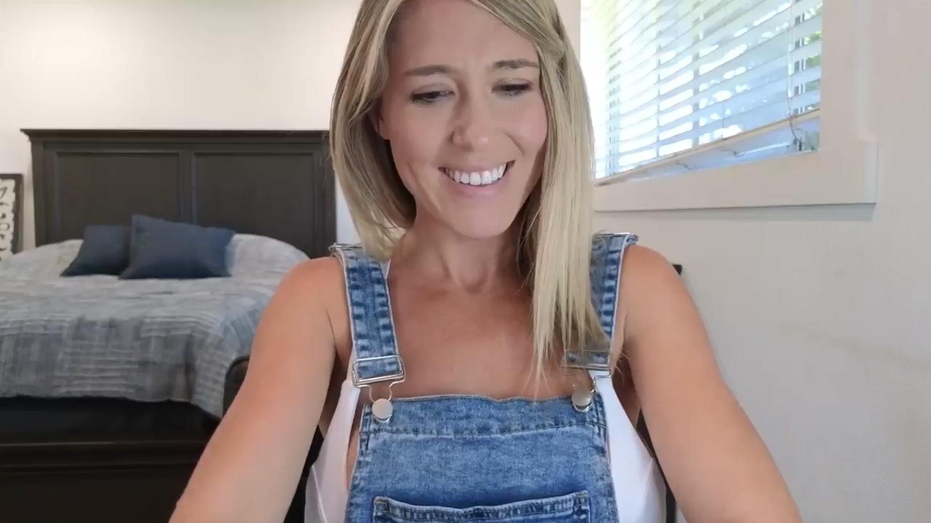Gallery image thumbnail from blond_milf's myfreecams stream on, 09/15/2025, 21:45 image 11 of 20