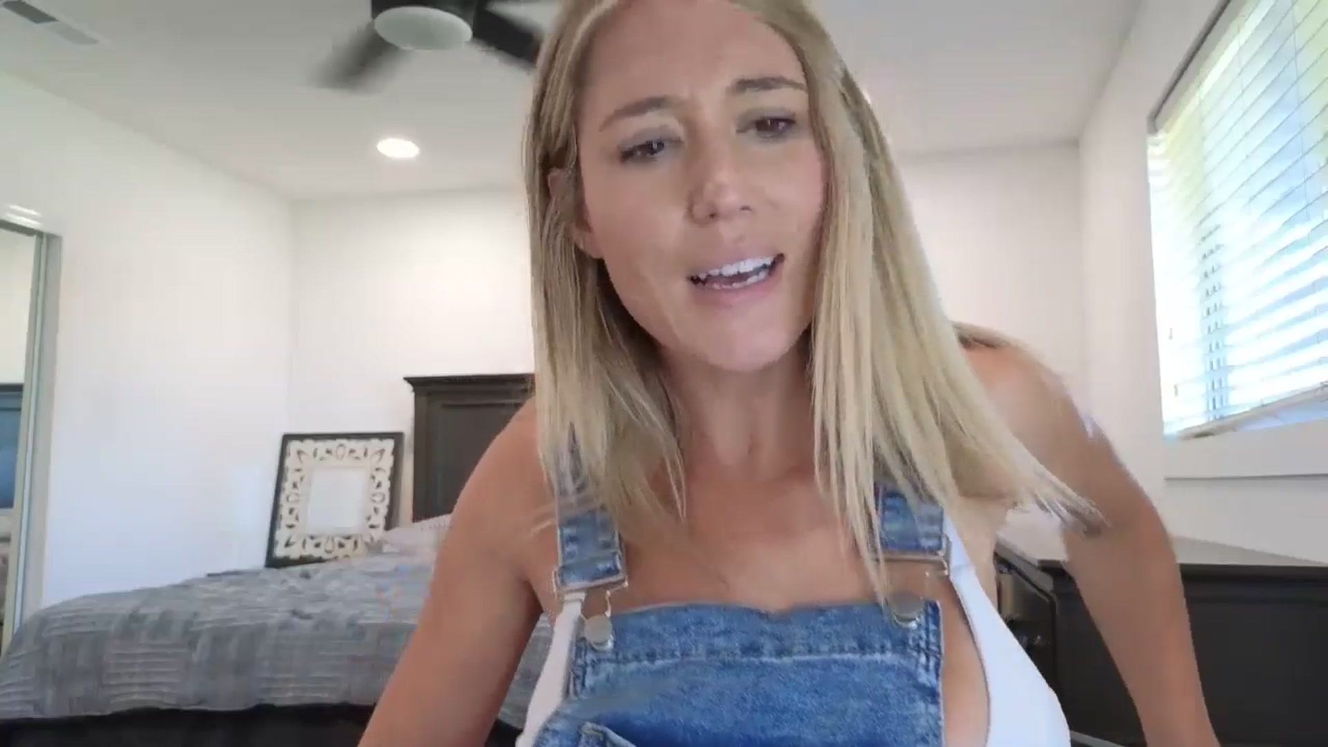 Gallery image thumbnail from blond_milf's myfreecams stream on, 09/15/2025, 23:54 image 9 of 20