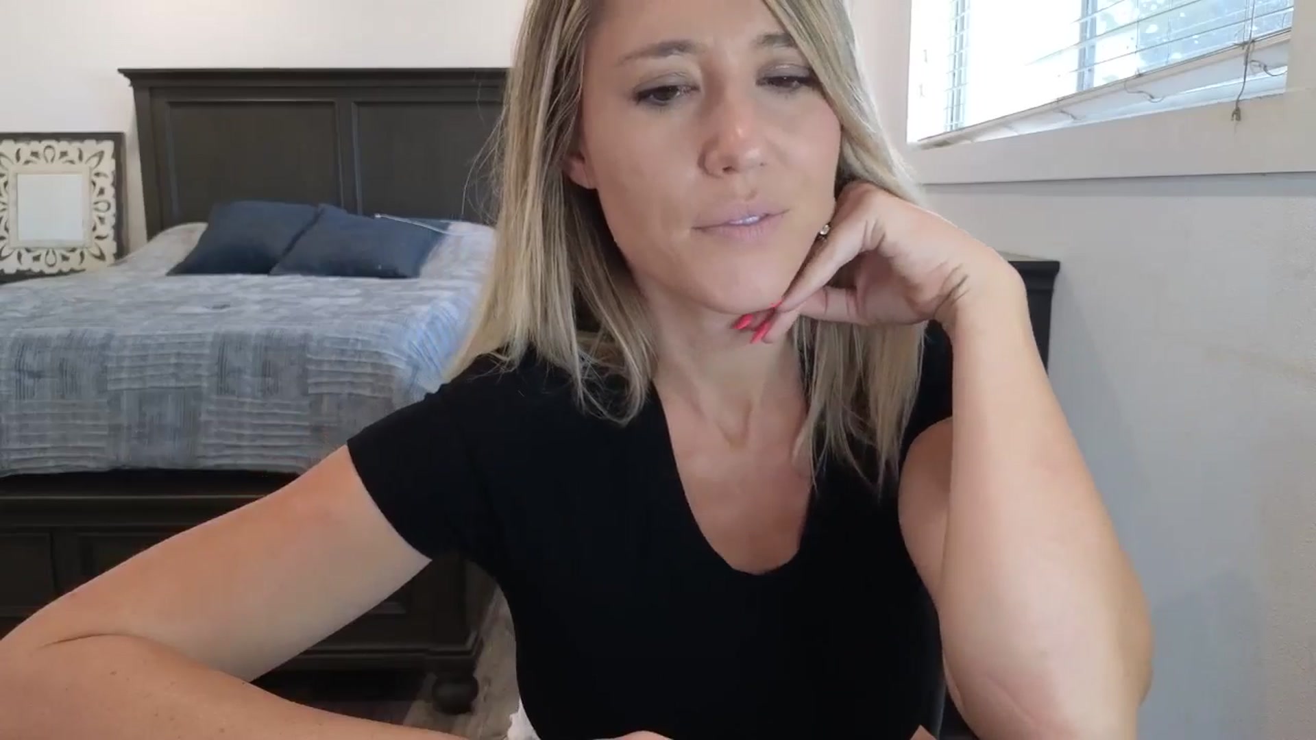 Gallery image thumbnail from blond_milf's myfreecams stream on, 09/17/2025, 23:22 image 6 of 20