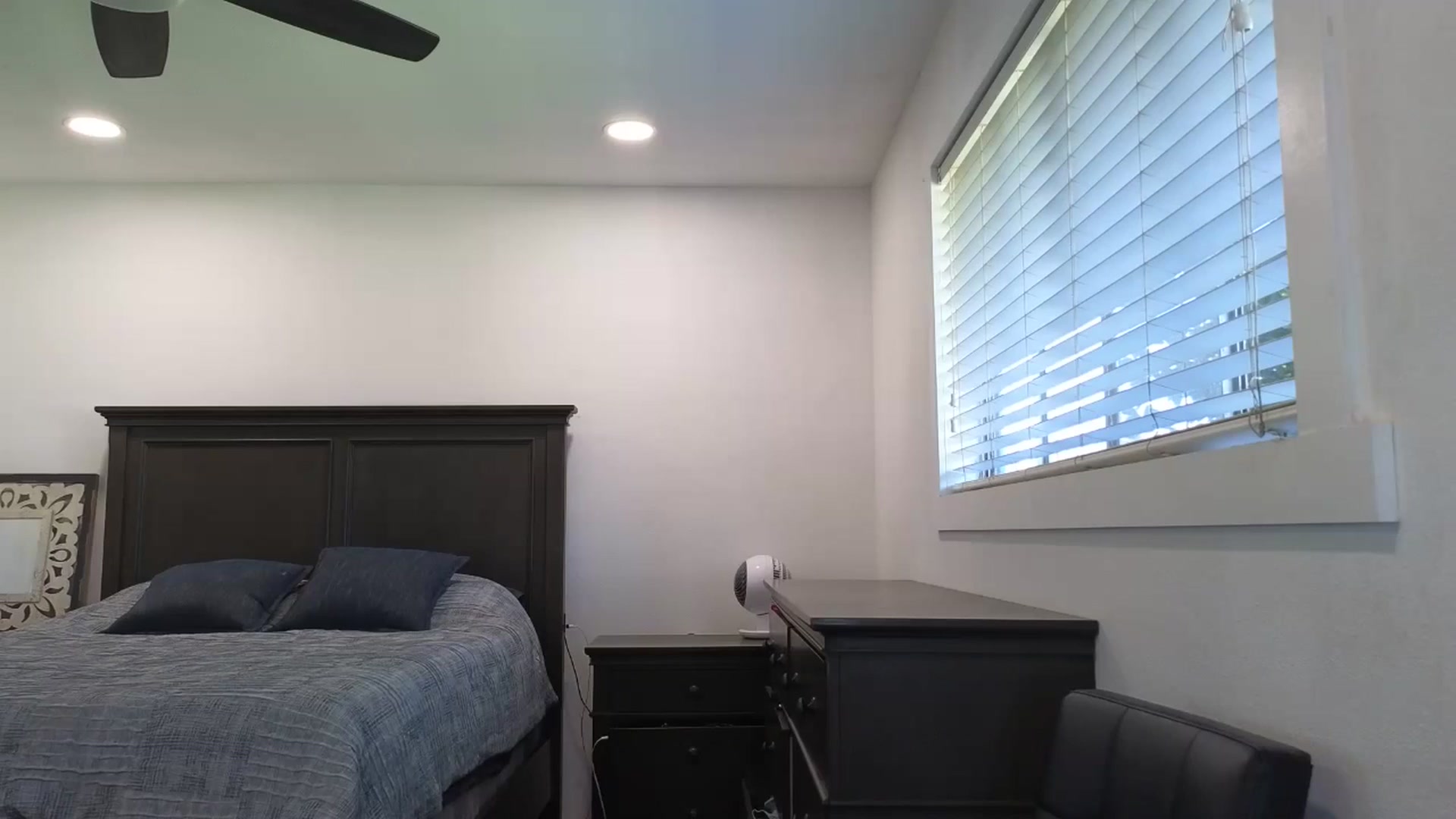 Gallery image thumbnail from blond_milf's myfreecams stream on, 09/23/2025, 20:08 image 8 of 20