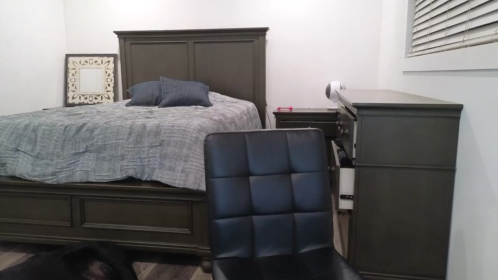 Gallery image thumbnail from blond_milf's myfreecams stream on, 09/25/2025, 05:15 image 4 of 20
