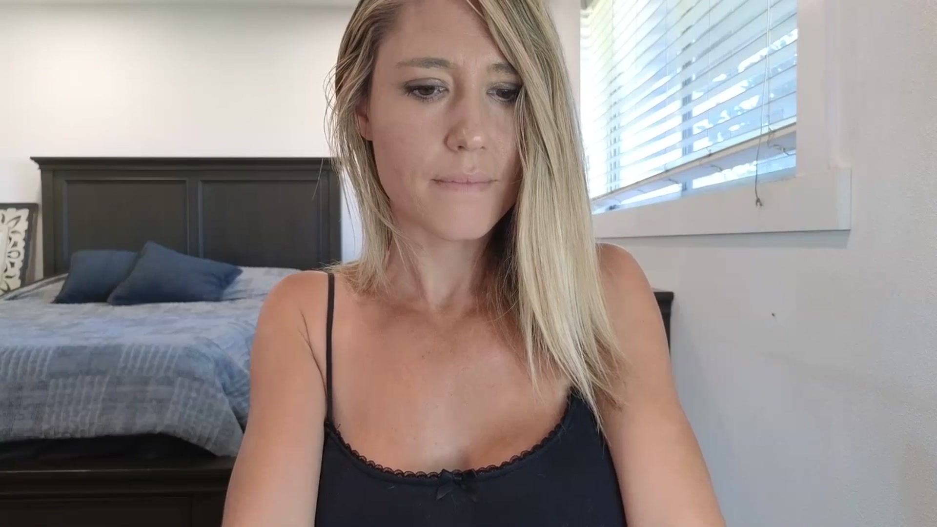 Gallery image thumbnail from blond_milf's myfreecams stream on, 10/21/2025, 21:01 image 4 of 20