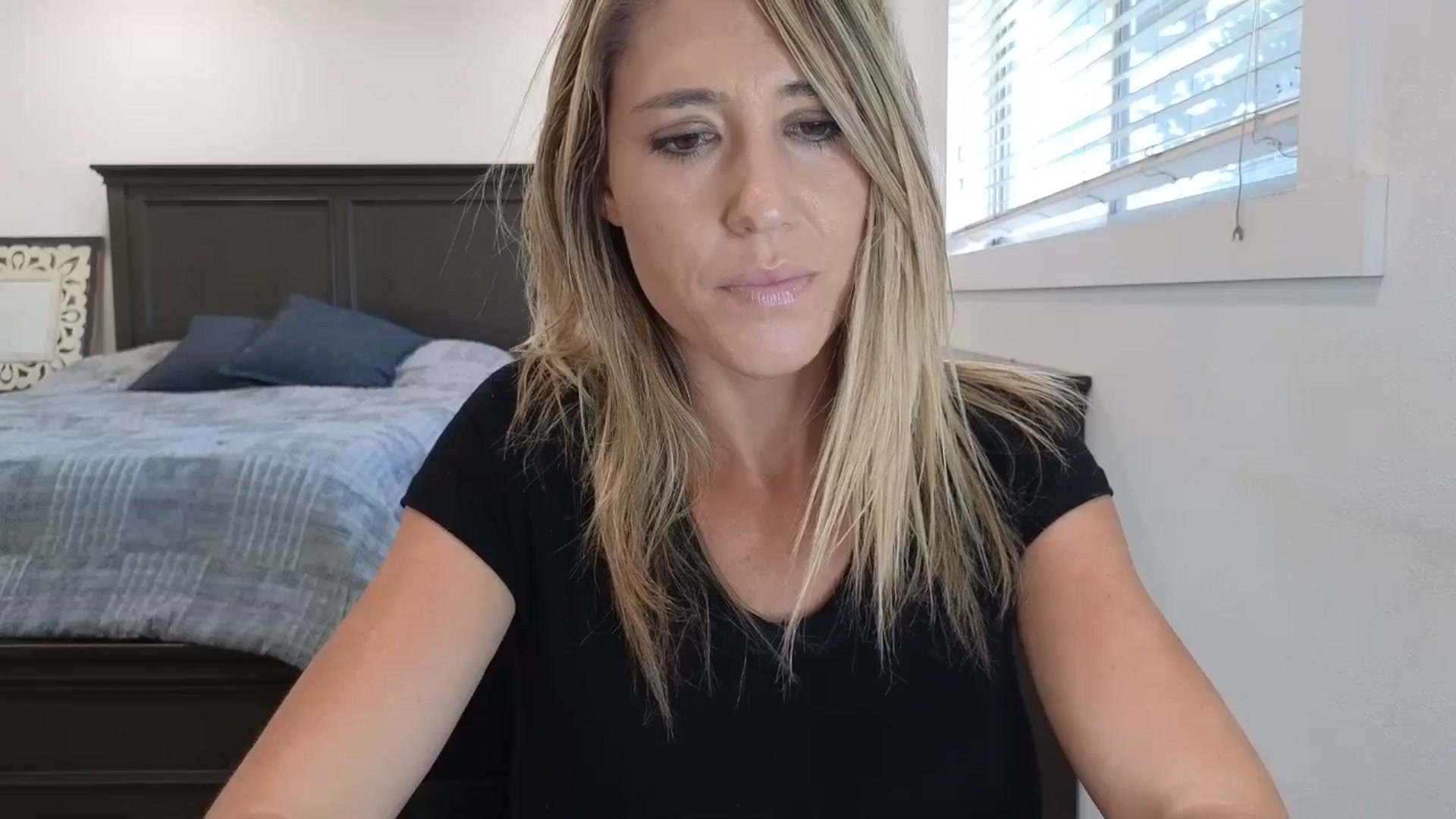 Gallery image thumbnail from blond_milf's myfreecams stream on, 10/24/2025, 21:04 image 6 of 20