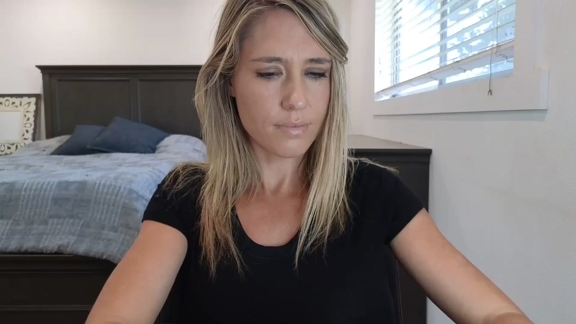 Gallery image thumbnail from blond_milf's myfreecams stream on, 10/24/2025, 21:04 image 12 of 20