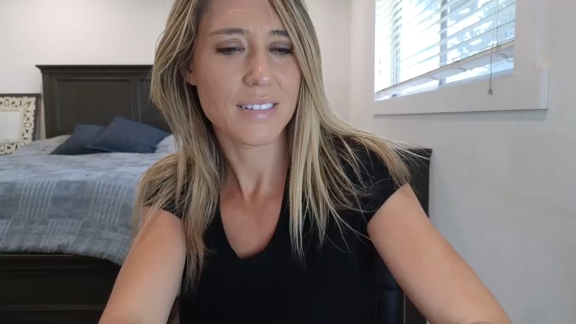 Gallery image thumbnail from blond_milf's myfreecams stream on, 10/24/2025, 21:04 image 5 of 20