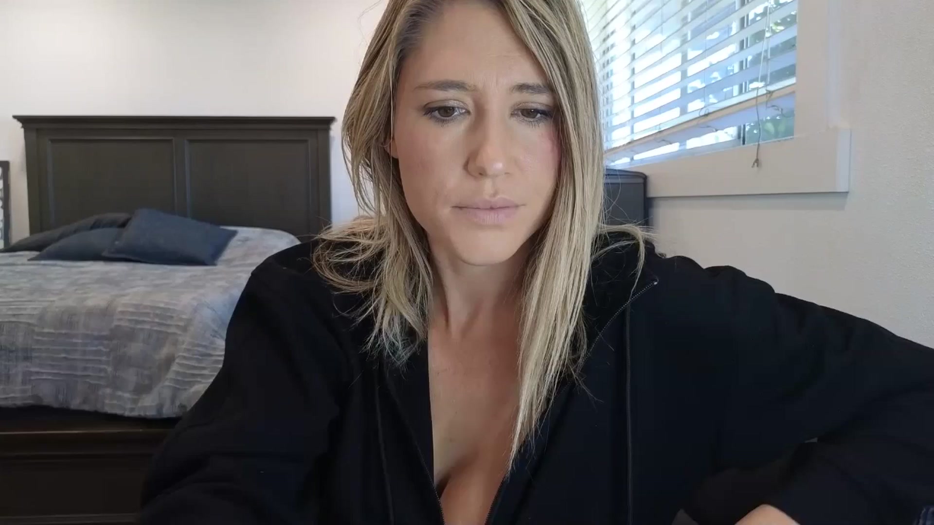 Gallery image thumbnail from blond_milf's myfreecams stream on, 10/30/2025, 20:46 image 12 of 20