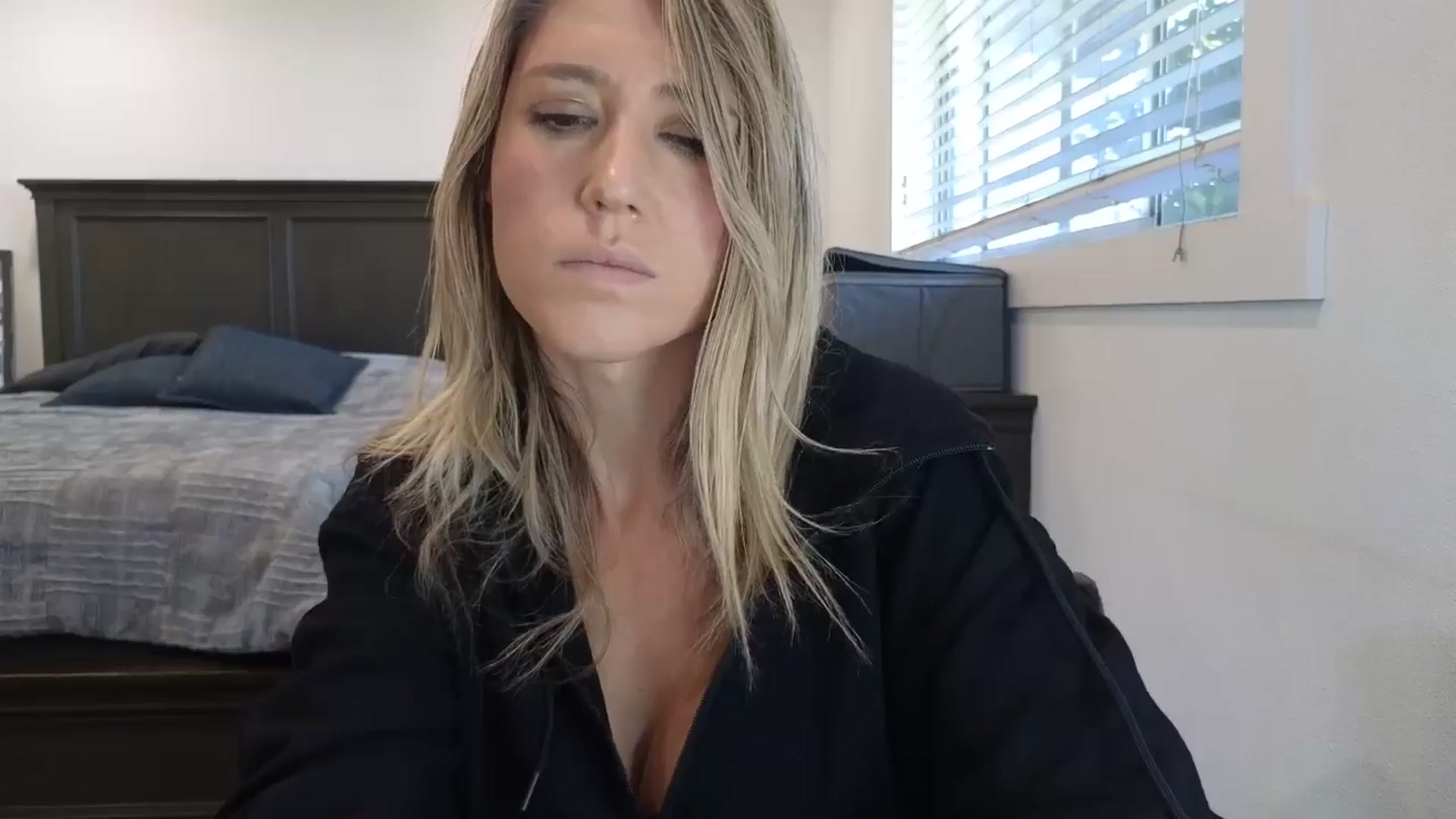 Gallery image thumbnail from blond_milf's myfreecams stream on, 10/30/2025, 20:46 image 7 of 20