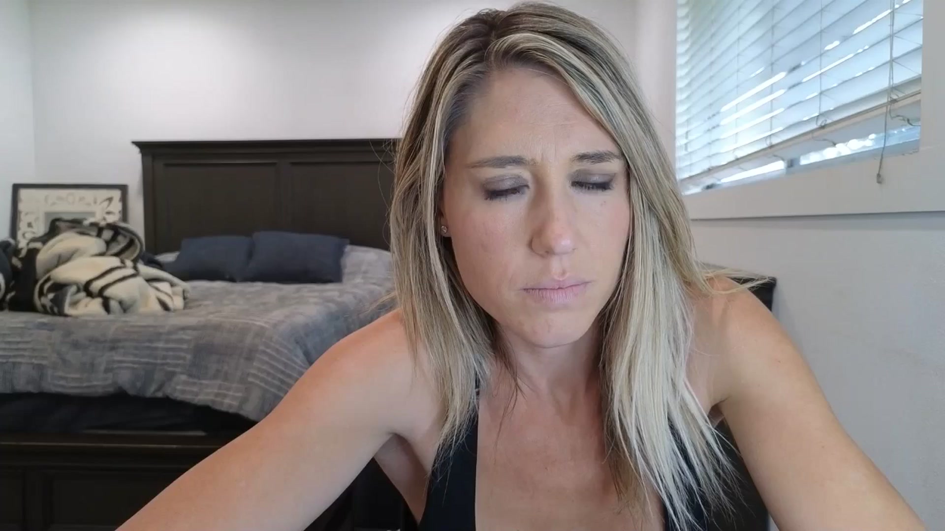 Gallery image thumbnail from blond_milf's myfreecams stream on, 11/05/2025, 24:01 image 12 of 20