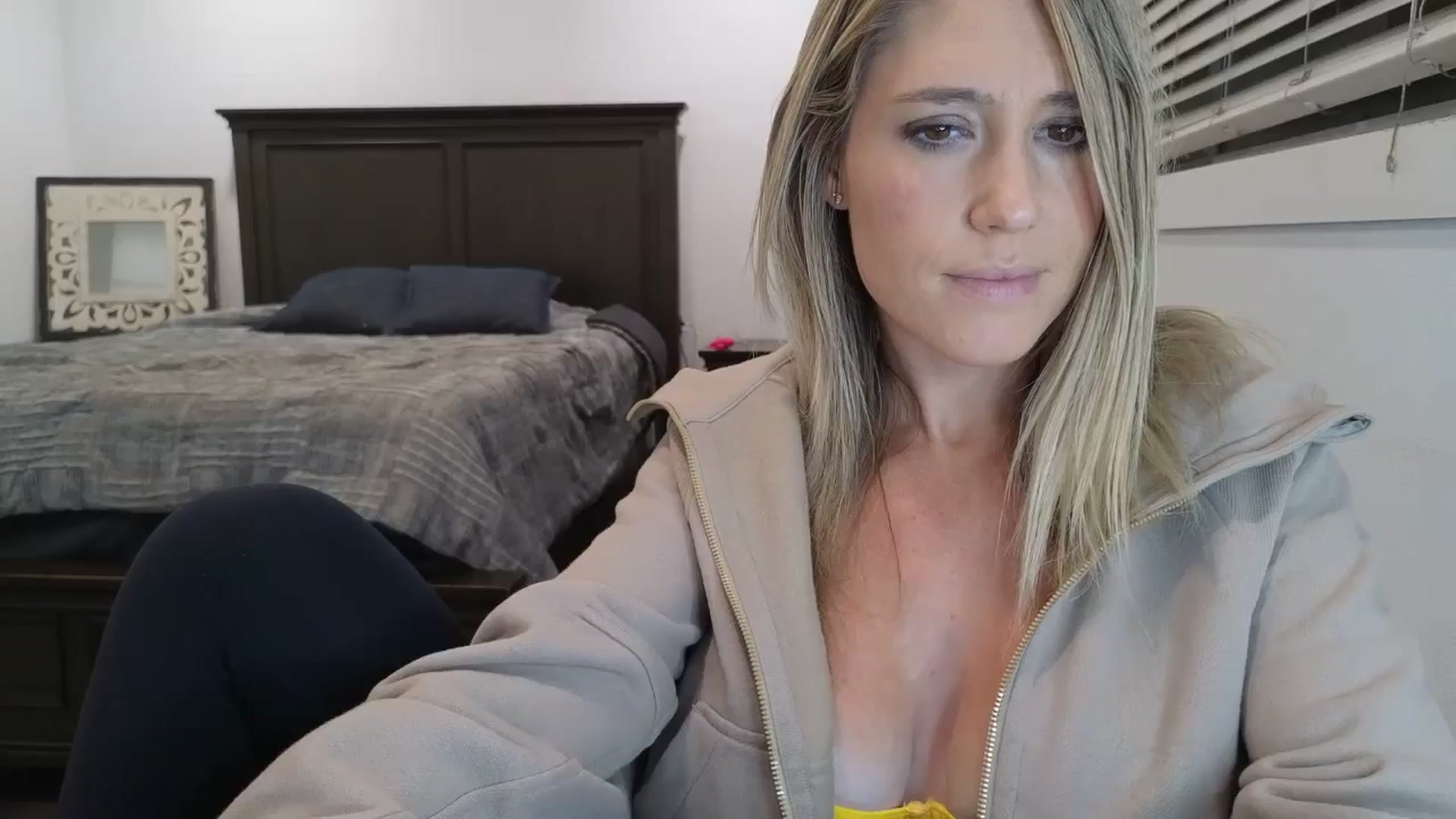 Gallery image thumbnail from blond_milf's myfreecams stream on, 11/05/2025, 06:15 image 7 of 20