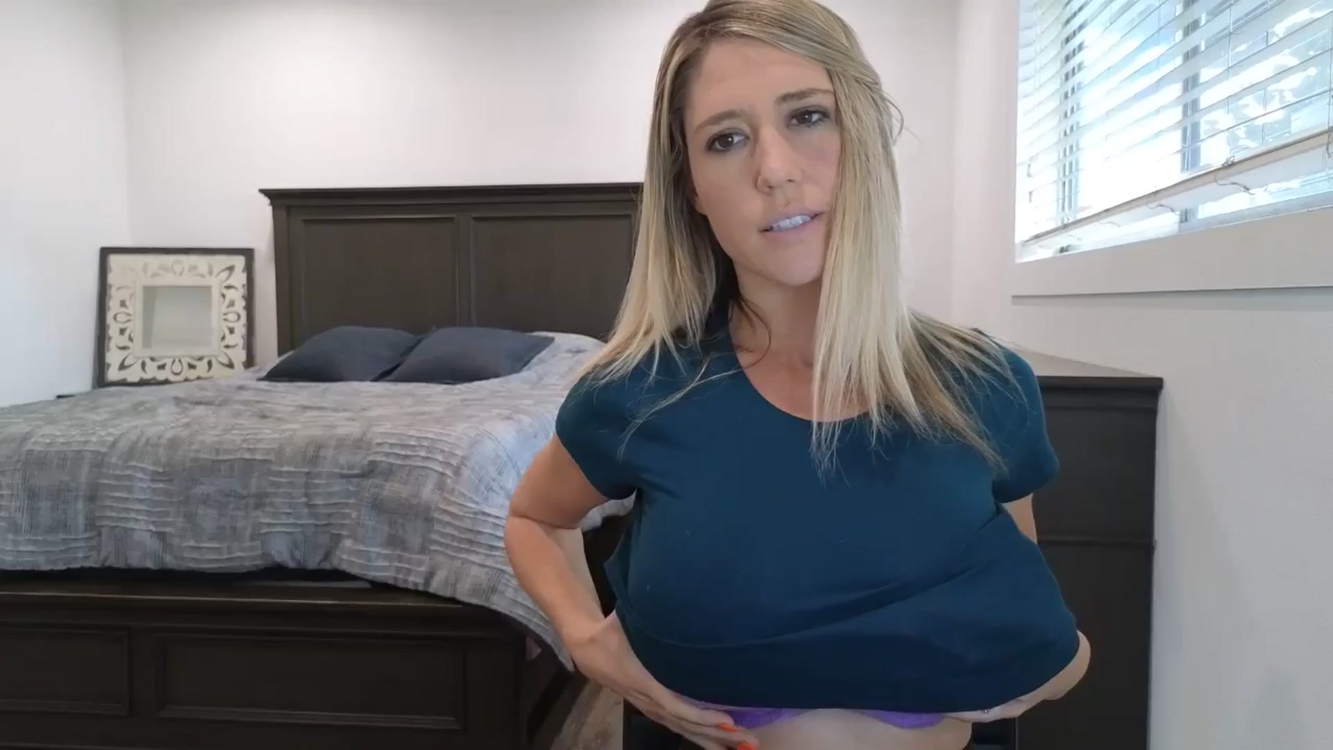 Gallery image thumbnail from blond_milf's myfreecams stream on, 11/05/2025, 22:11 image 7 of 20