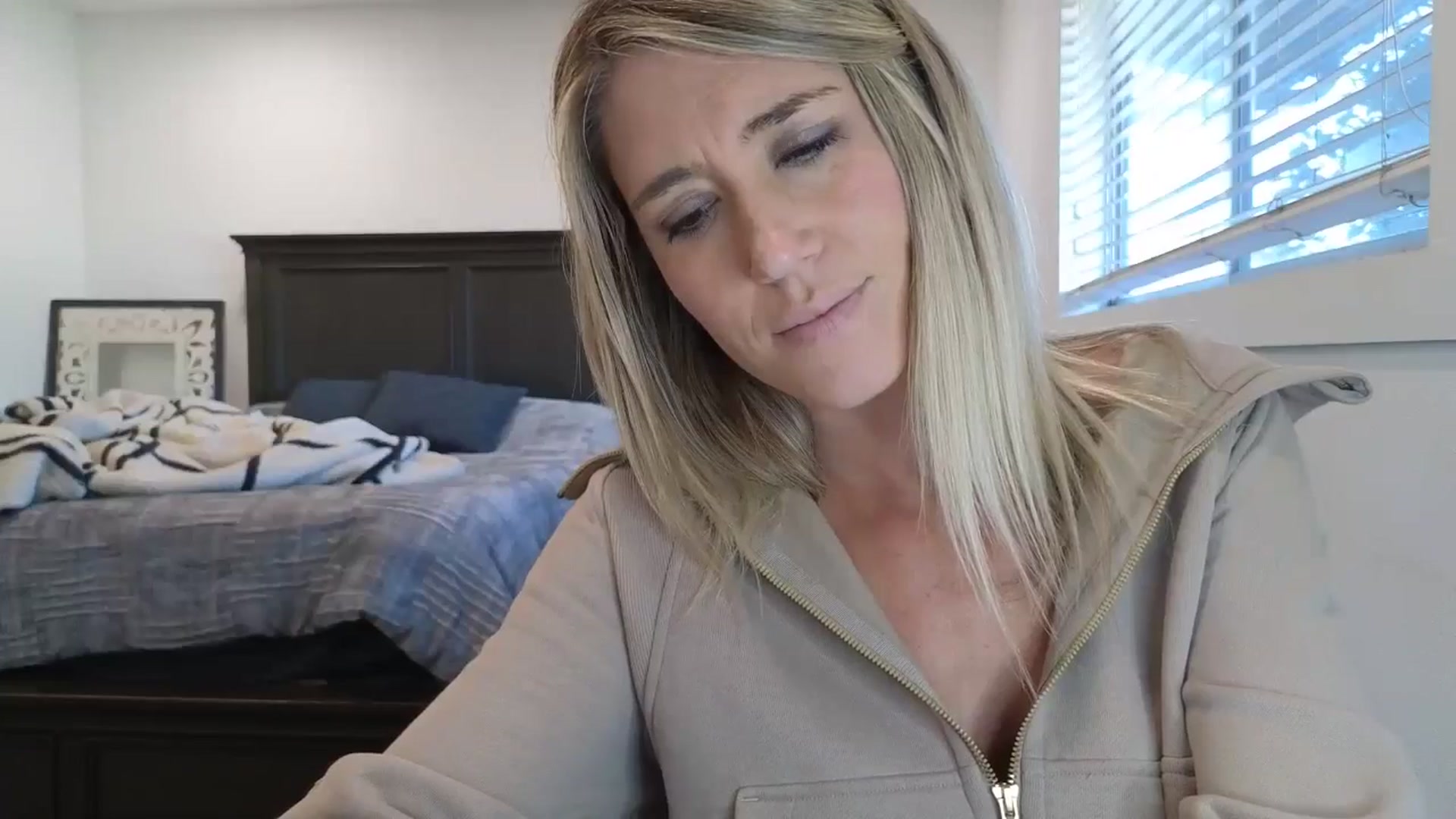 Gallery image thumbnail from blond_milf's myfreecams stream on, 11/07/2025, 23:35 image 8 of 20