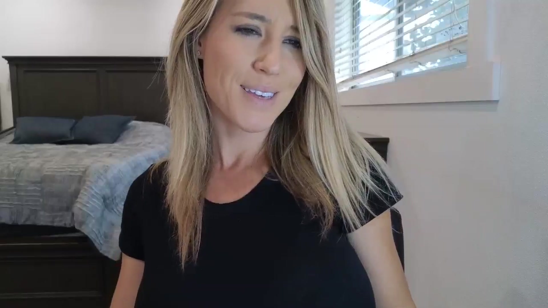 Gallery image thumbnail from blond_milf's myfreecams stream on, 11/13/2025, 22:35 image 17 of 20