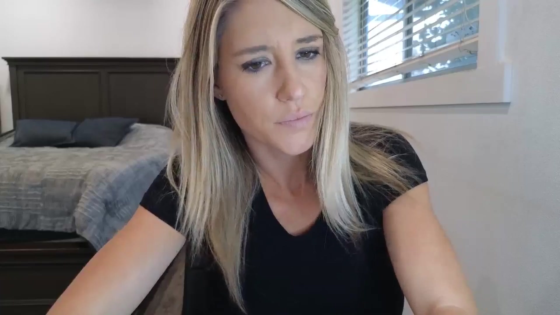 Gallery image thumbnail from blond_milf's myfreecams stream on, 11/13/2025, 22:35 image 10 of 20