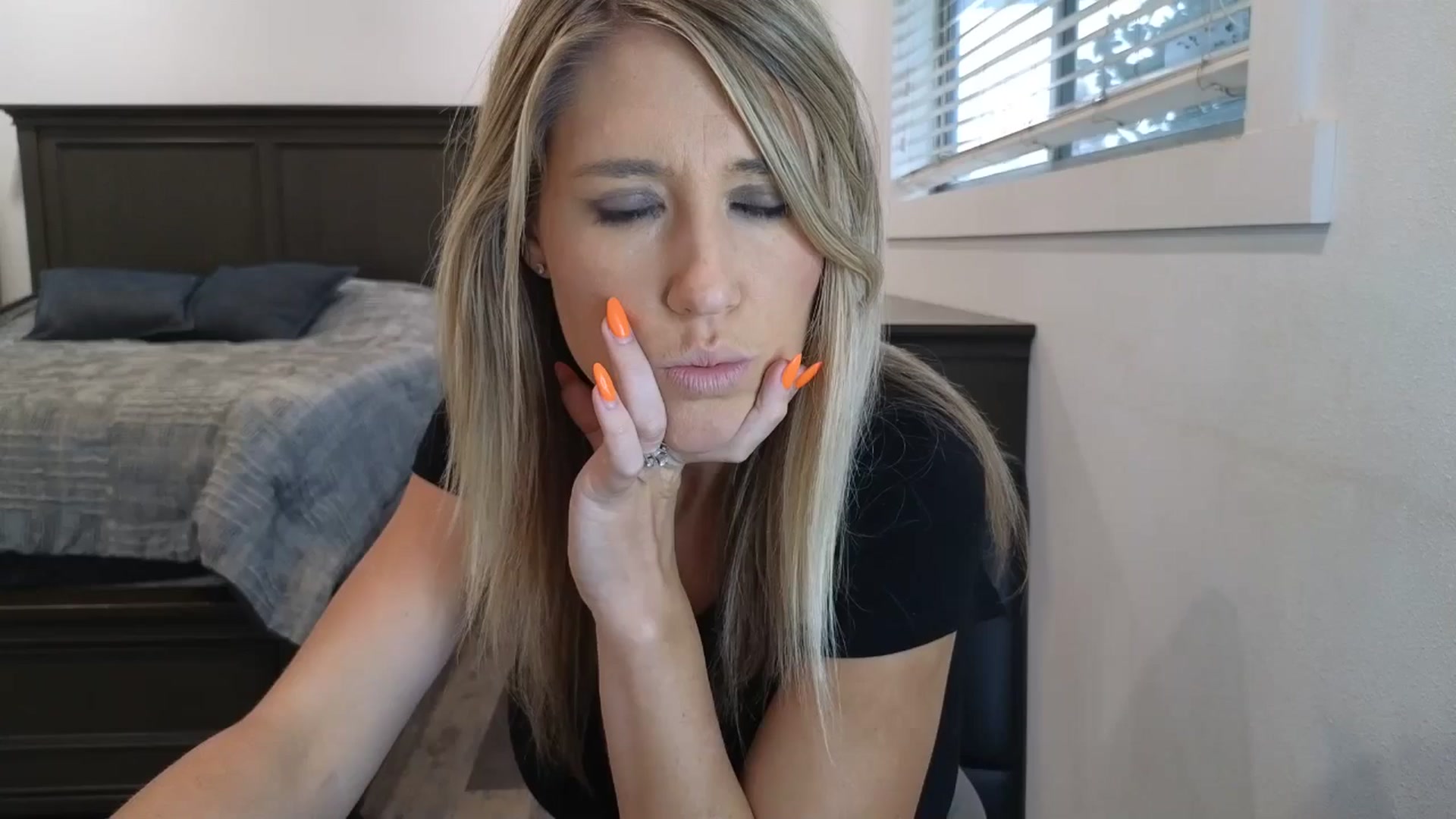 Gallery image thumbnail from blond_milf's myfreecams stream on, 11/13/2025, 22:35 image 6 of 20