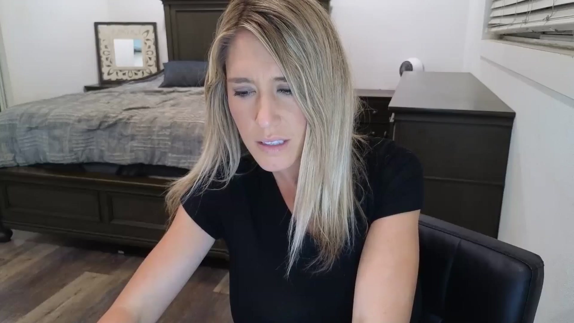 Gallery image thumbnail from blond_milf's myfreecams stream on, 11/14/2025, 08:03 image 5 of 20