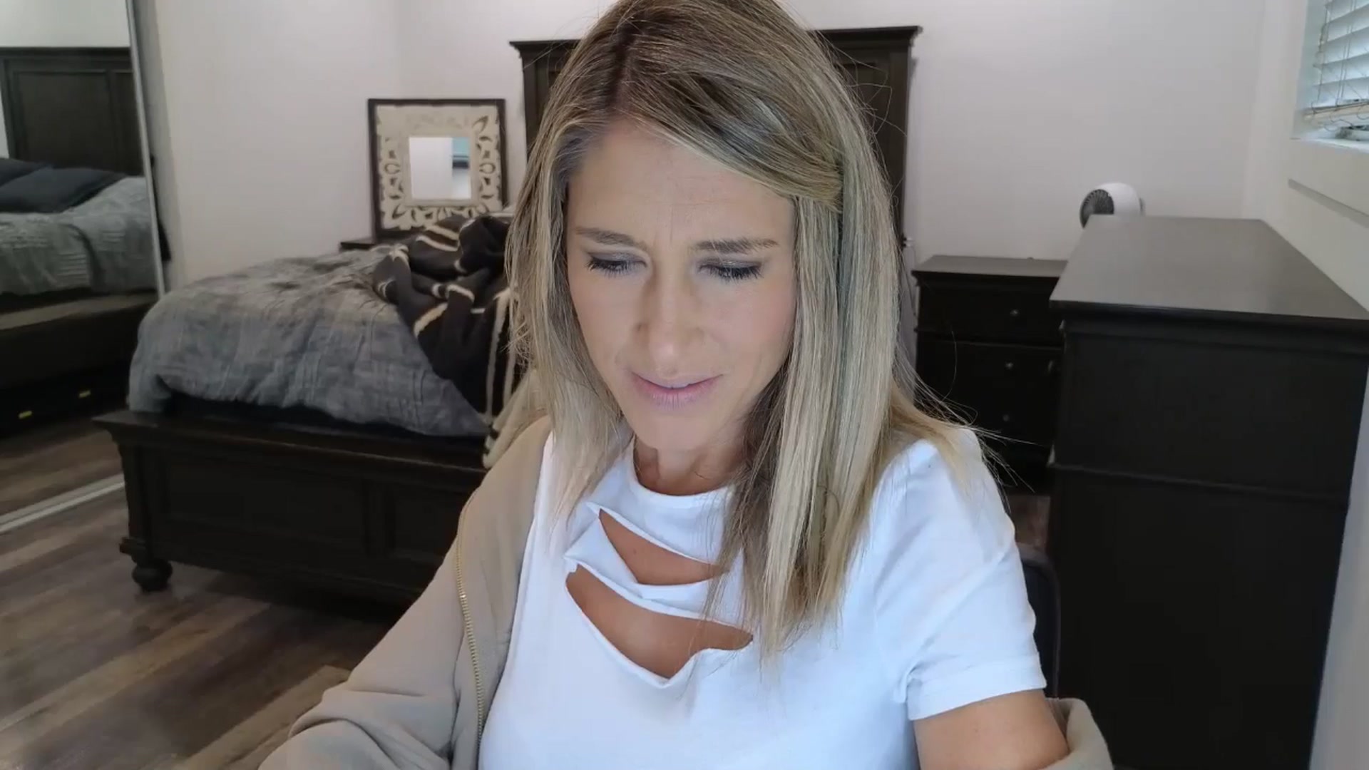 Gallery image thumbnail from blond_milf's myfreecams stream on, 11/15/2025, 23:52 image 15 of 20