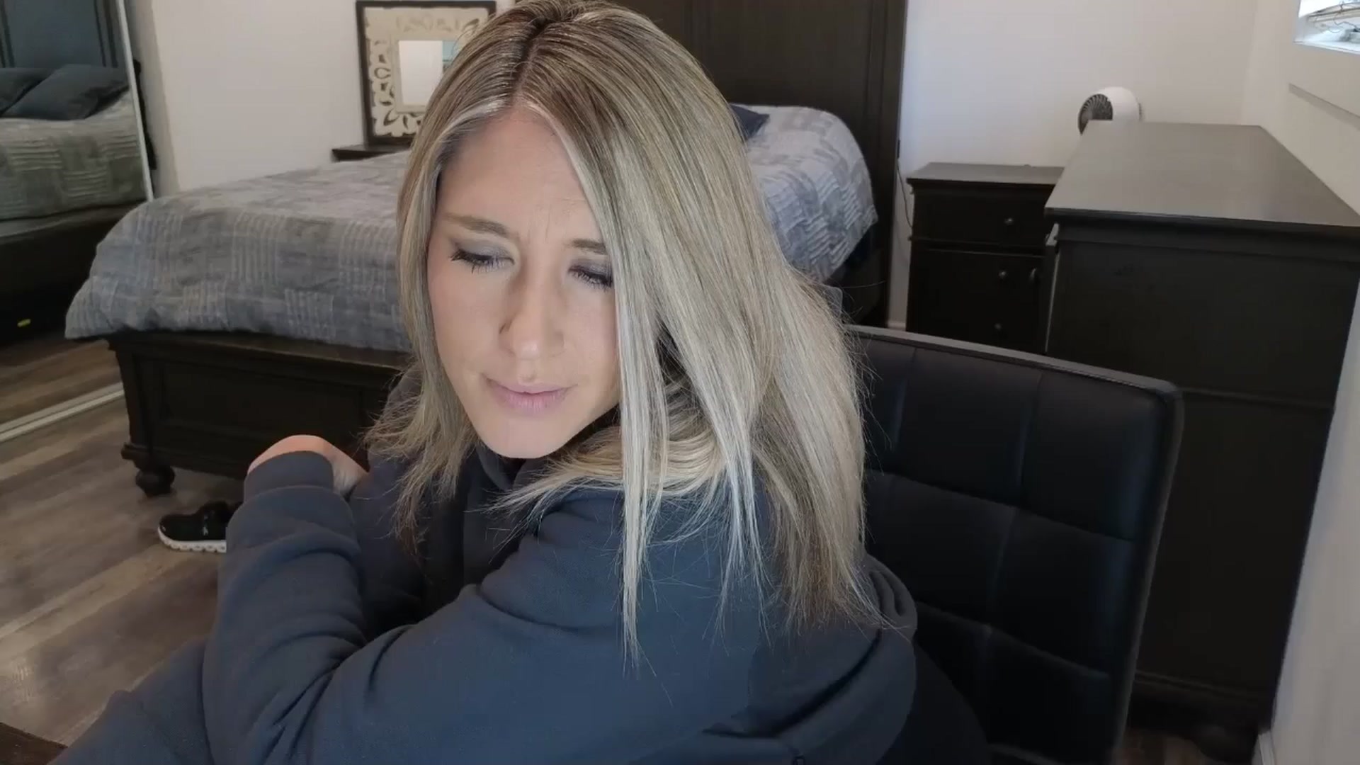Gallery image thumbnail from blond_milf's myfreecams stream on, 11/17/2025, 23:16 image 12 of 20