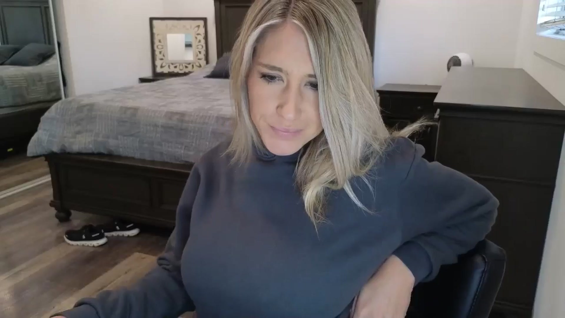 Gallery image thumbnail from blond_milf's myfreecams stream on, 11/17/2025, 23:16 image 15 of 20