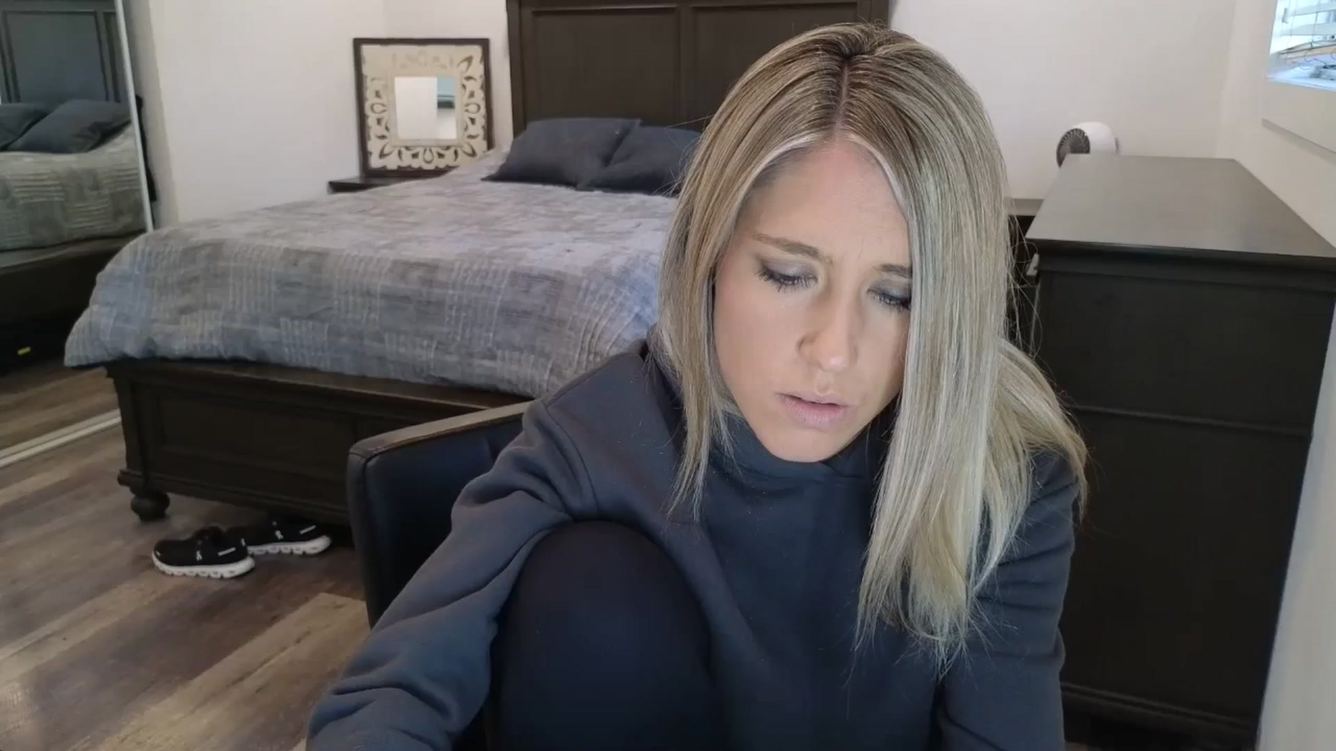 Gallery image thumbnail from blond_milf's myfreecams stream on, 11/17/2025, 23:16 image 19 of 20