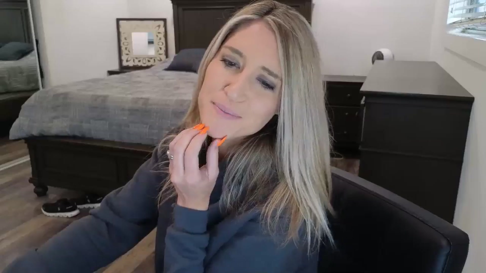 Gallery image thumbnail from blond_milf's myfreecams stream on, 11/18/2025, 24:00 image 20 of 20