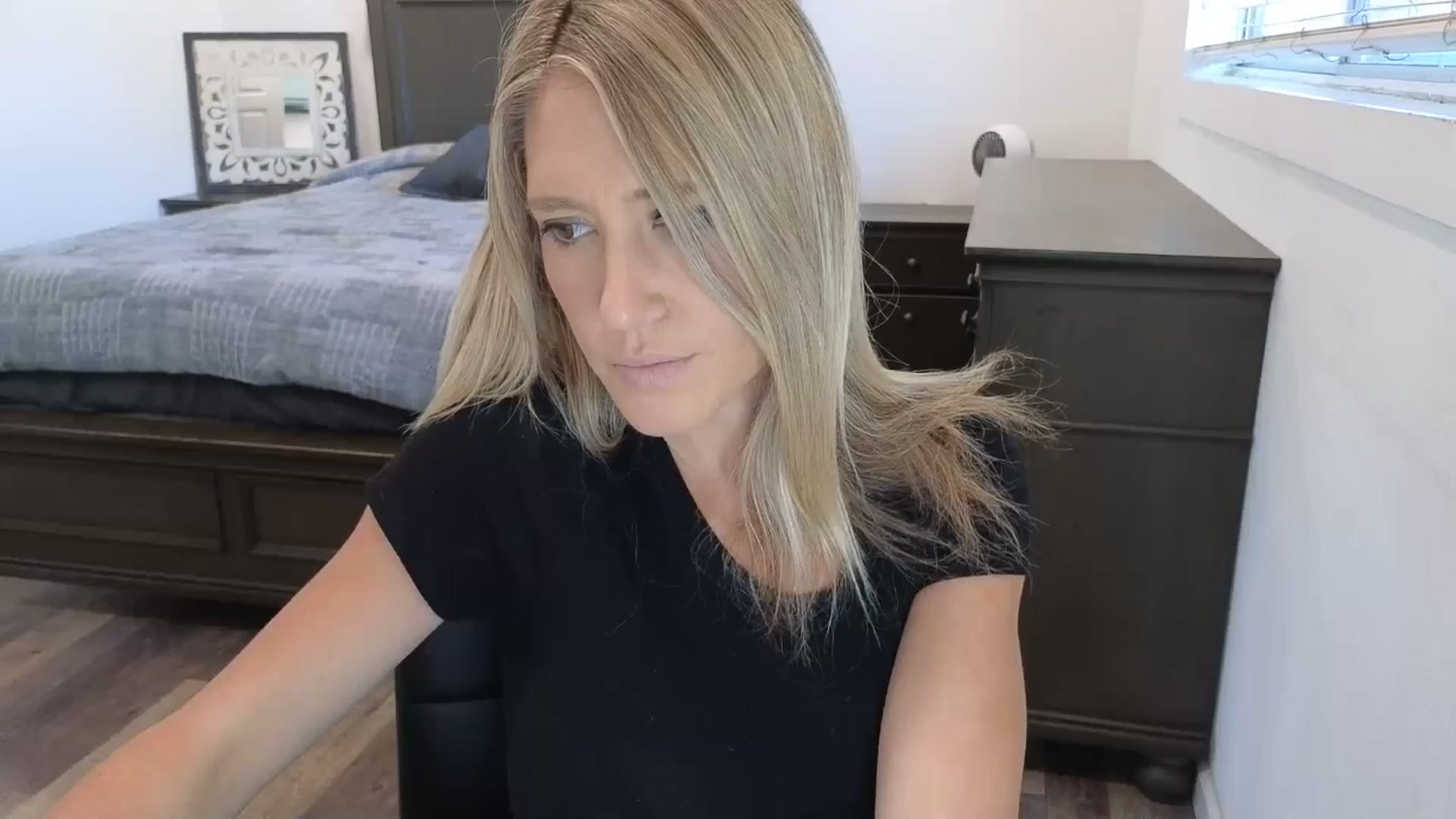 Gallery image thumbnail from blond_milf's myfreecams stream on, 11/18/2025, 22:30 image 11 of 20