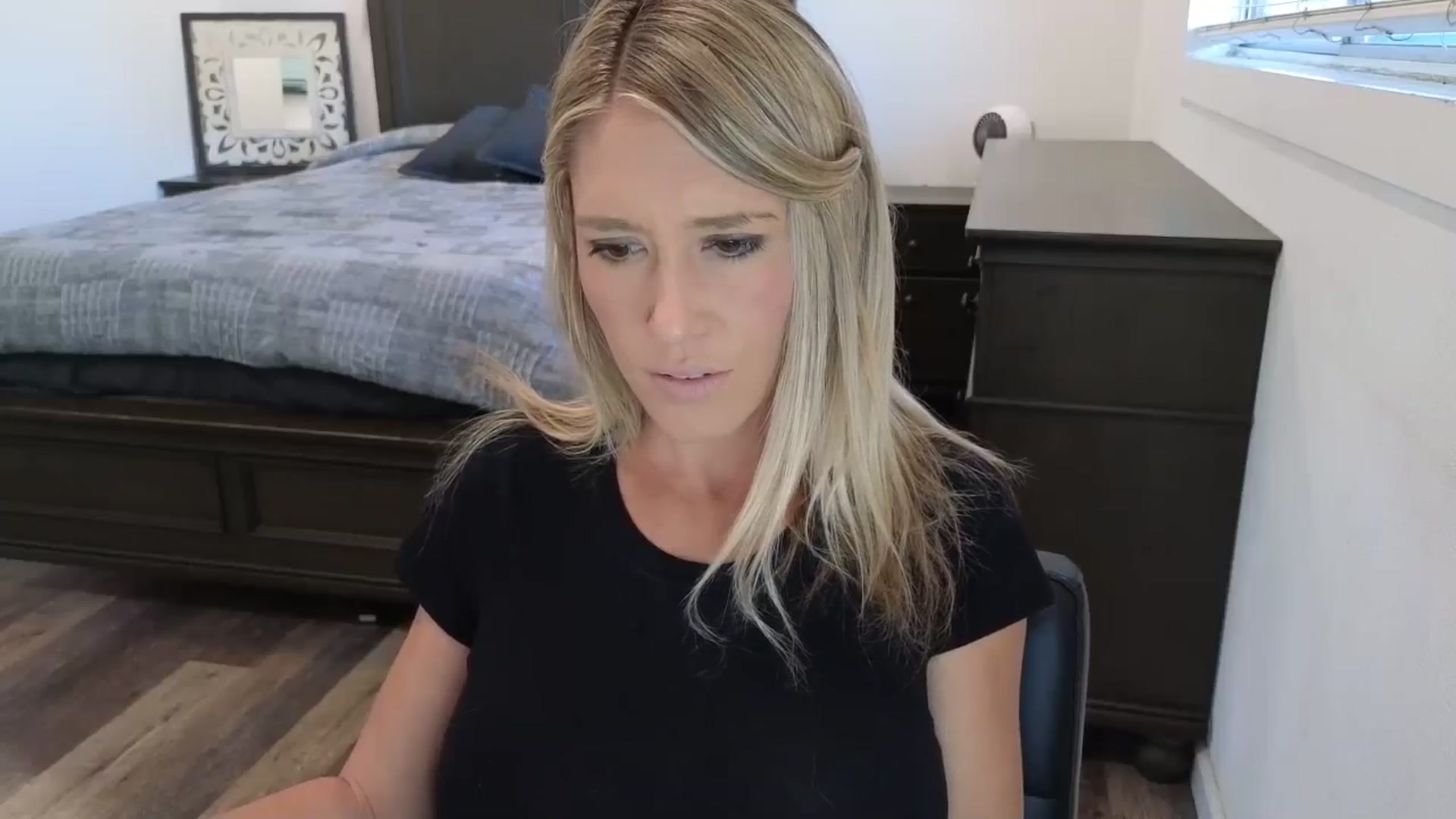 Gallery image thumbnail from blond_milf's myfreecams stream on, 11/18/2025, 22:30 image 17 of 20