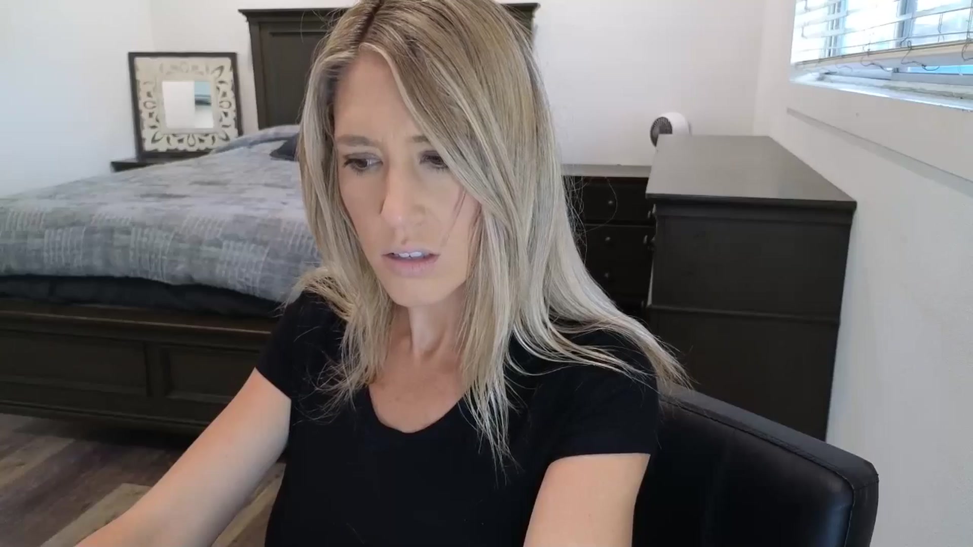 Gallery image thumbnail from blond_milf's myfreecams stream on, 11/18/2025, 23:40 image 18 of 20
