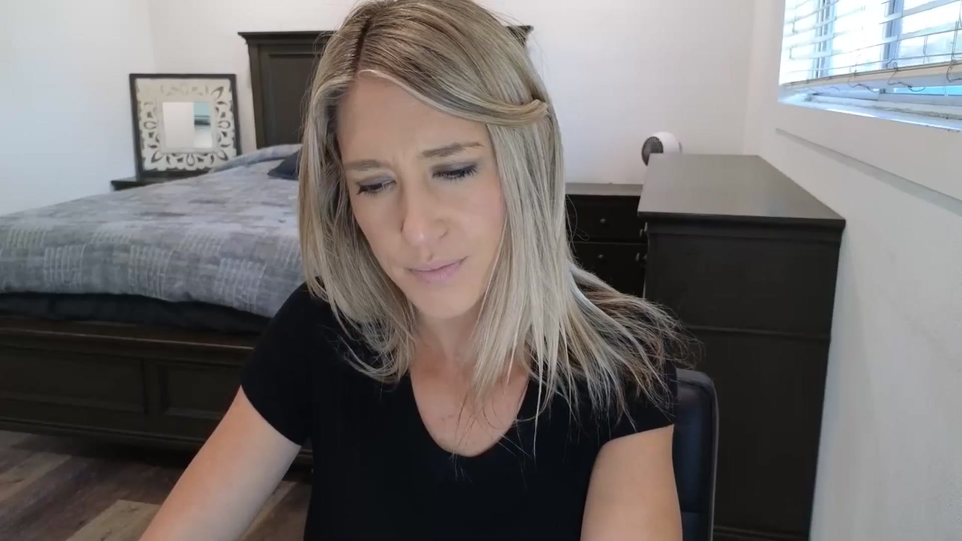 Gallery image thumbnail from blond_milf's myfreecams stream on, 11/18/2025, 23:40 image 5 of 20