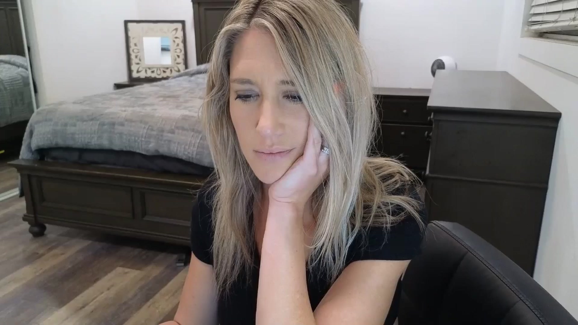 Gallery image thumbnail from blond_milf's myfreecams stream on, 11/19/2025, 06:15 image 16 of 20