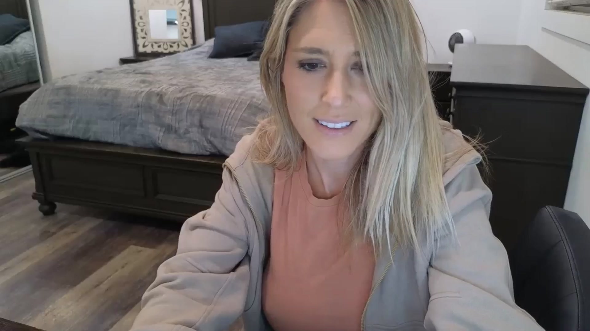 Gallery image thumbnail from blond_milf's myfreecams stream on, 11/22/2025, 06:25 image 9 of 20