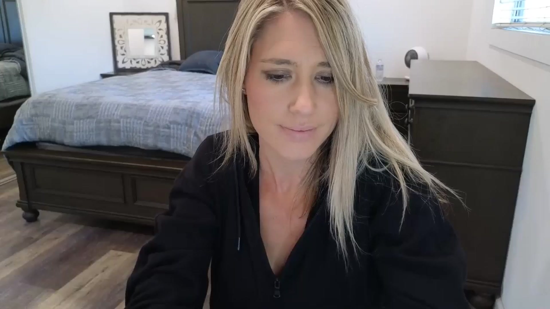 Gallery image thumbnail from blond_milf's myfreecams stream on, 11/23/2025, 22:26 image 17 of 20