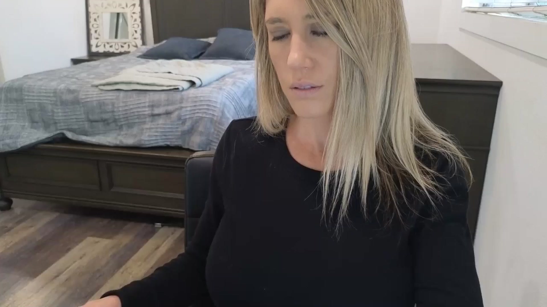 Gallery image thumbnail from blond_milf's myfreecams stream on, 12/01/2025, 21:38 image 14 of 20