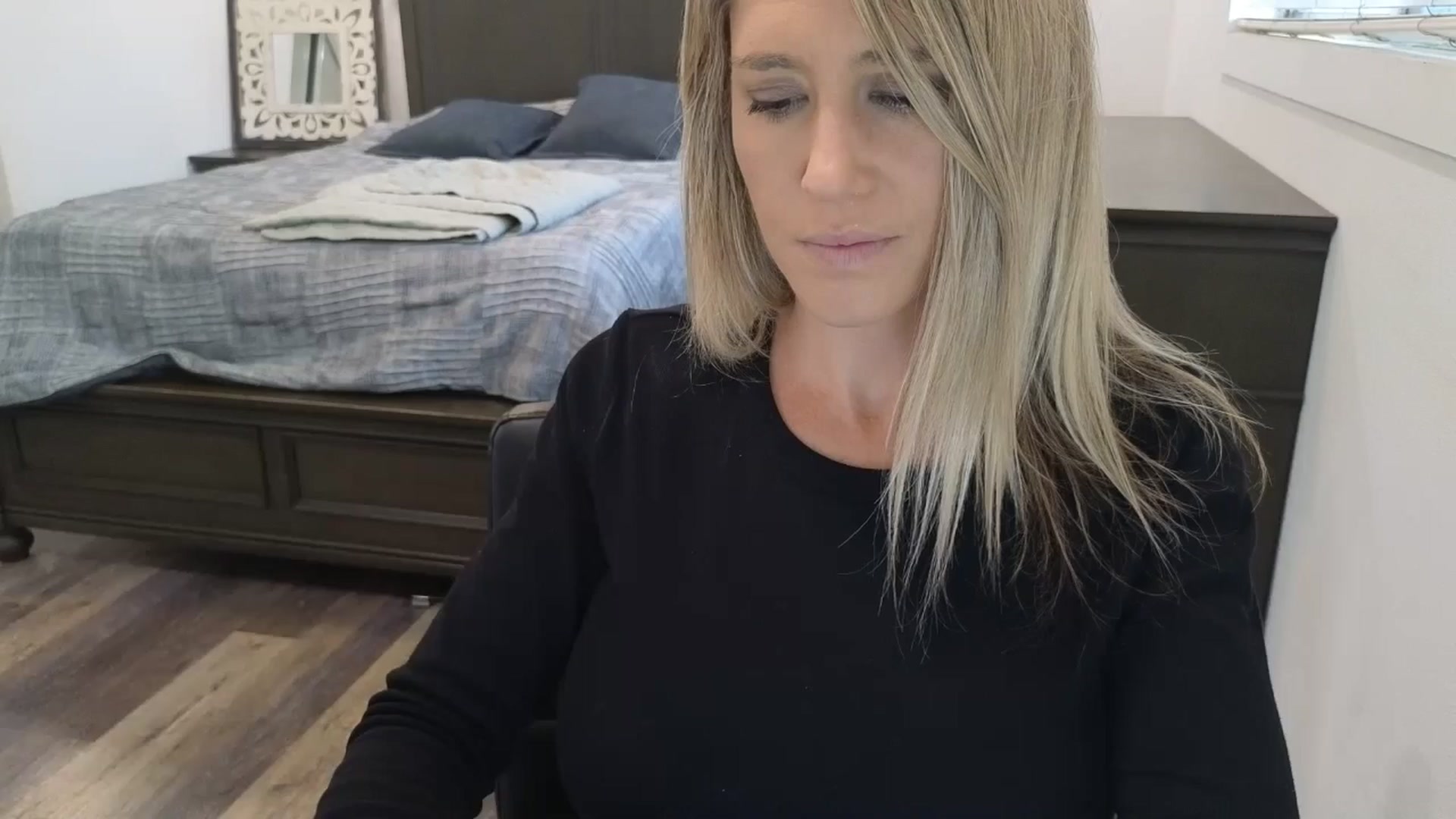 Gallery image thumbnail from blond_milf's myfreecams stream on, 12/01/2025, 21:38 image 15 of 20