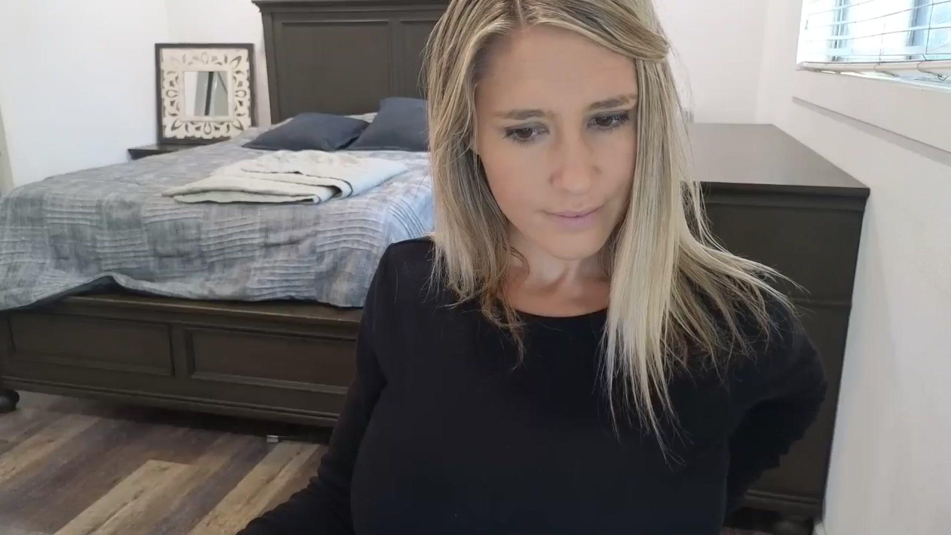 Gallery image thumbnail from blond_milf's myfreecams stream on, 12/01/2025, 21:38 image 5 of 20