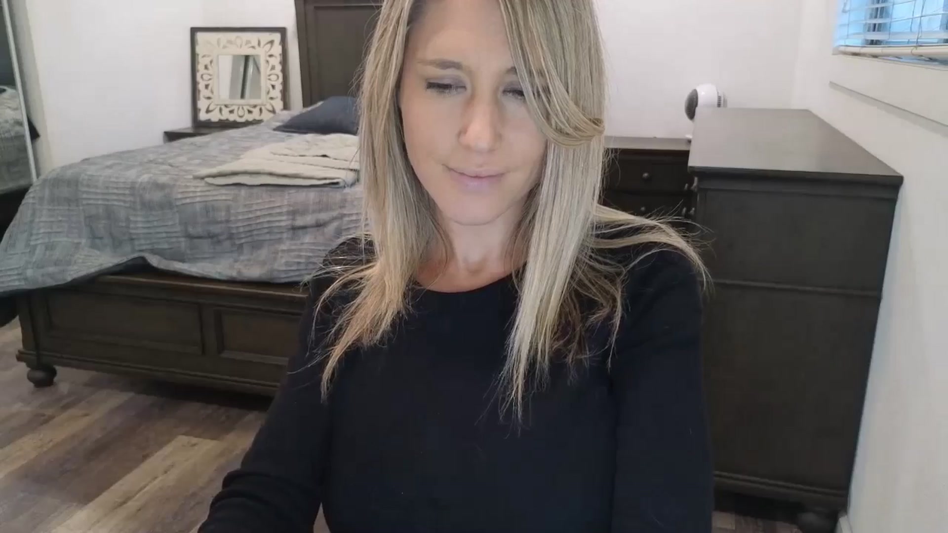 Gallery image thumbnail from blond_milf's myfreecams stream on, 12/02/2025, 24:33 image 19 of 20