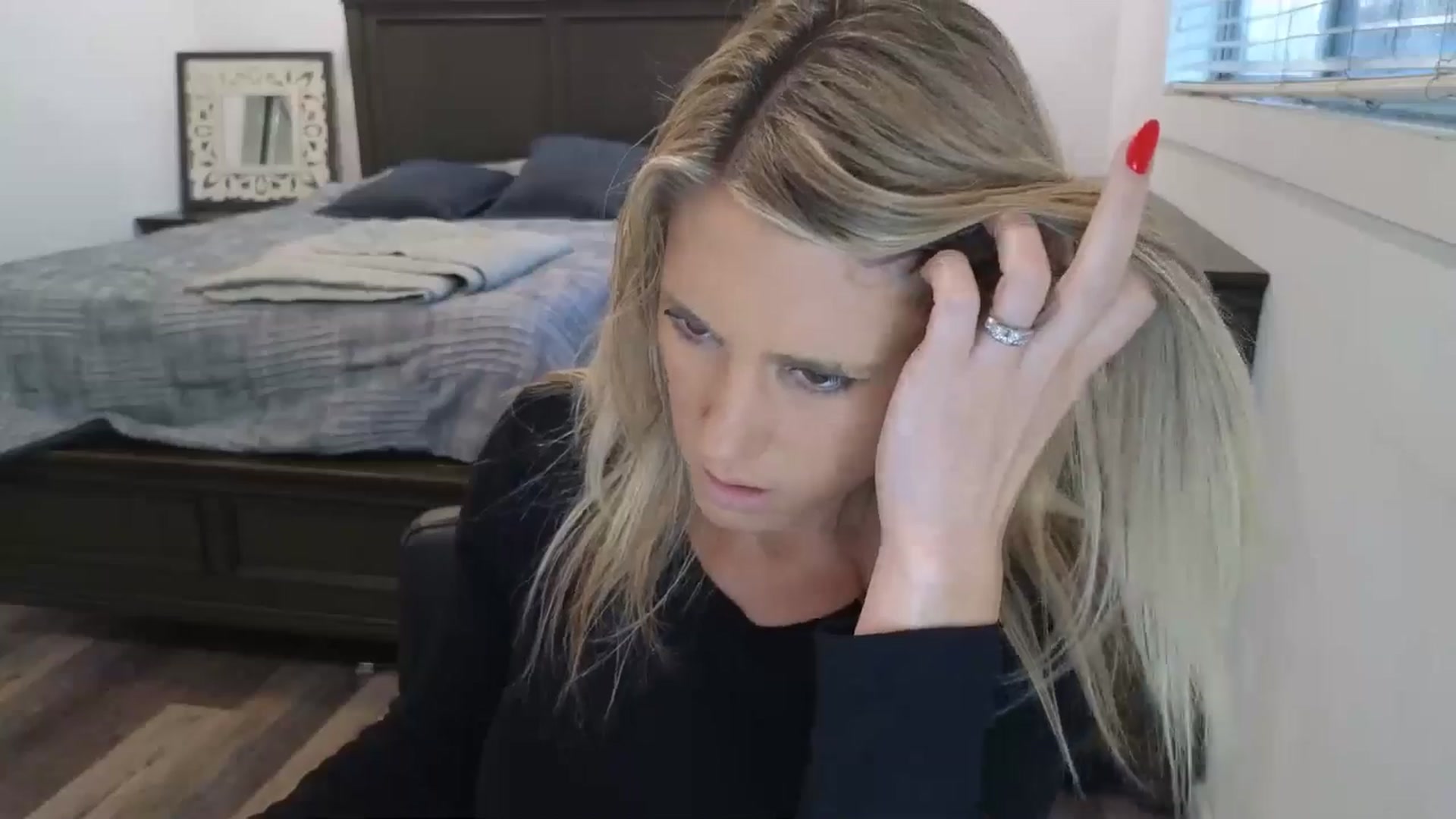 Gallery image thumbnail from blond_milf's myfreecams stream on, 12/02/2025, 24:33 image 10 of 20