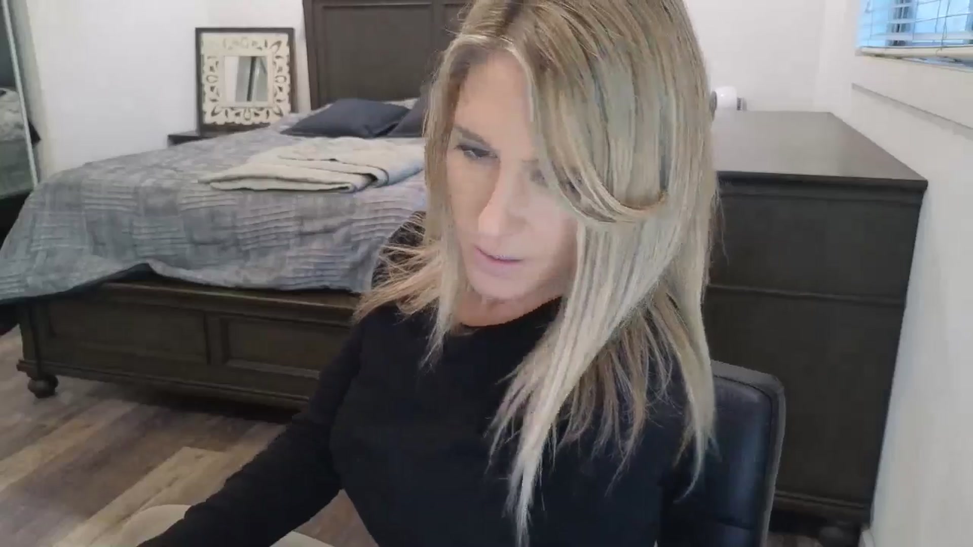 Gallery image thumbnail from blond_milf's myfreecams stream on, 12/02/2025, 24:33 image 18 of 20